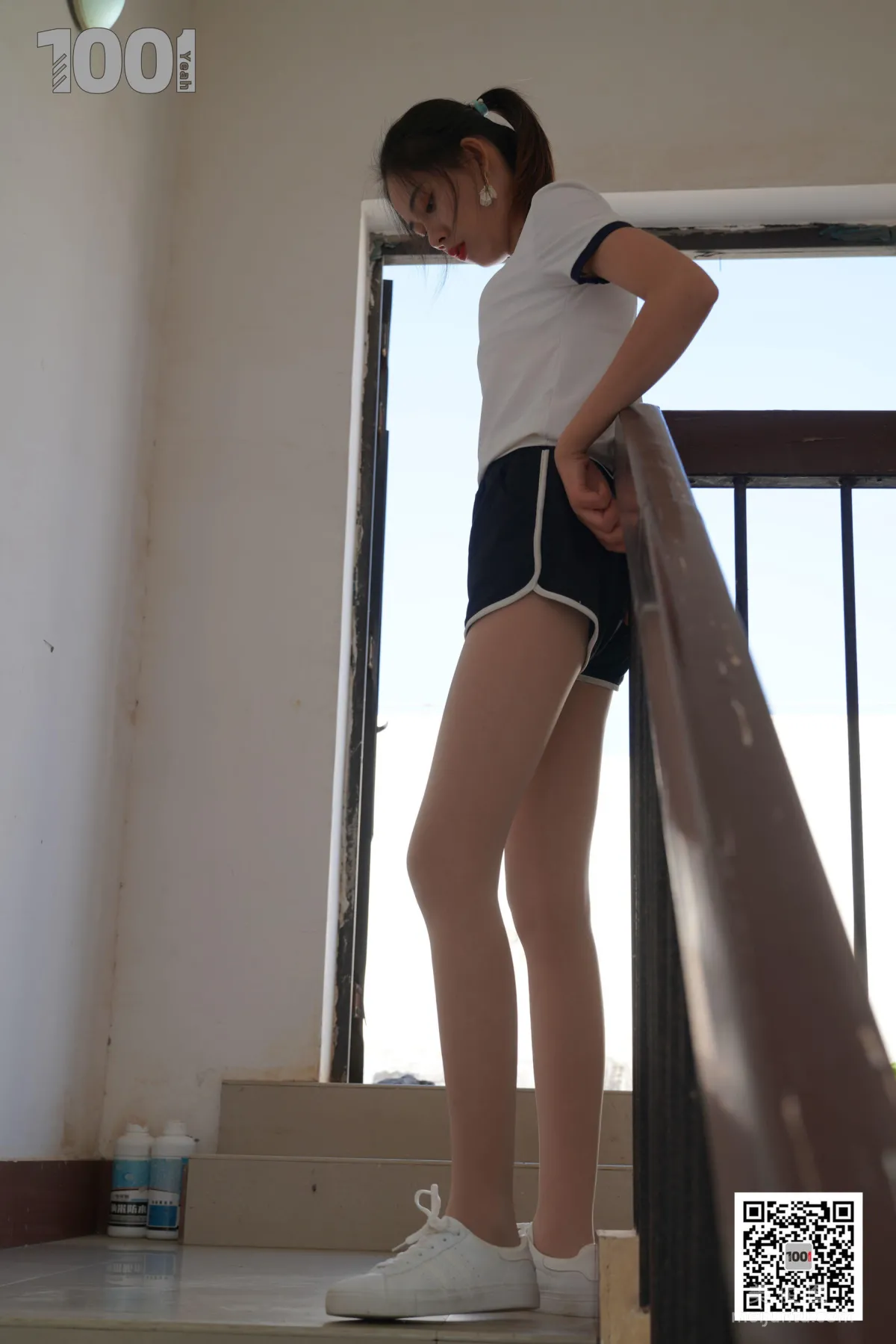[IESS一千零一夜] 模特西瓜《擁抱陽光4》 肉絲襪美腿寫真集 3