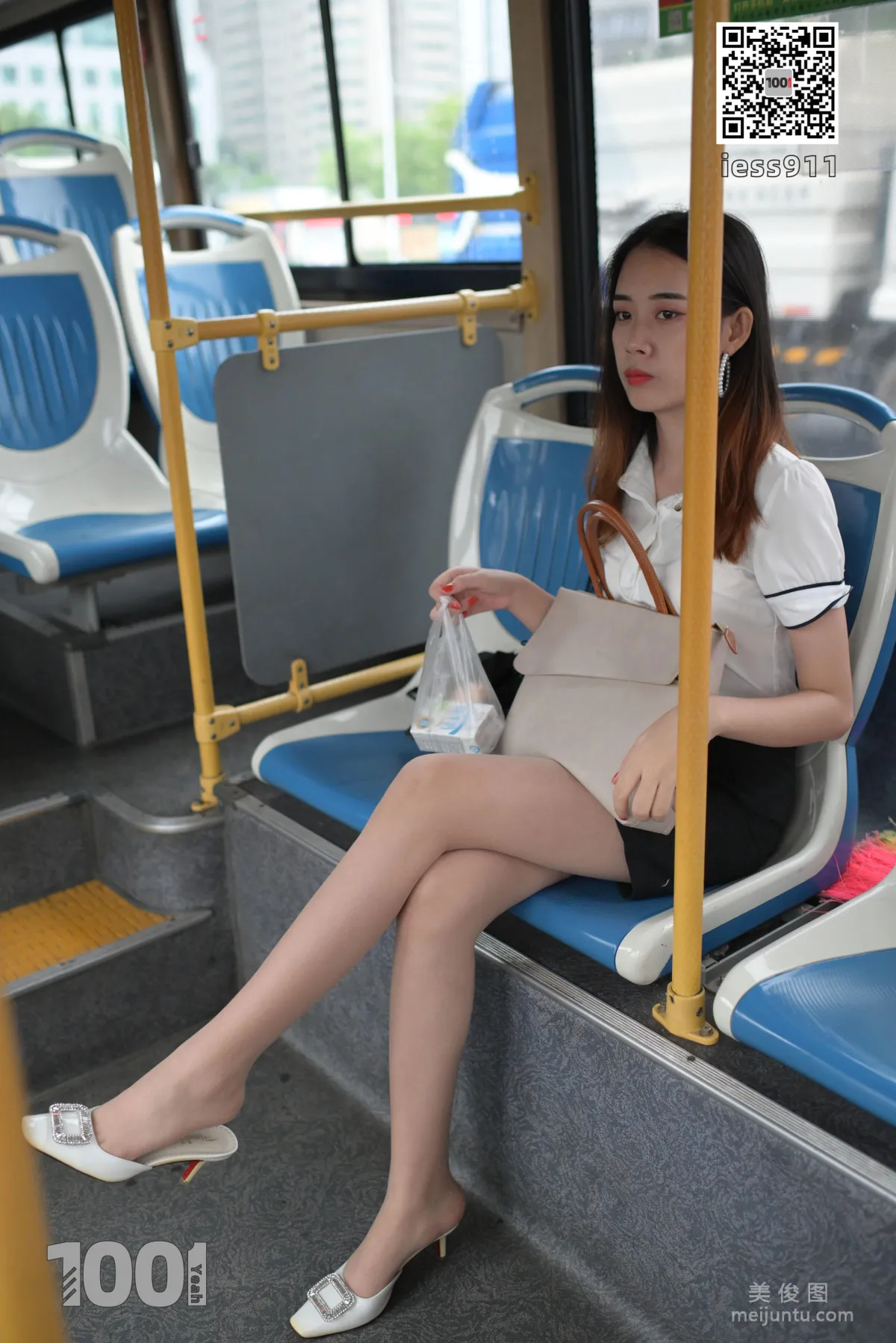 [IESS一千零一夜] 《等公交2》 街拍美腳寫真集 36