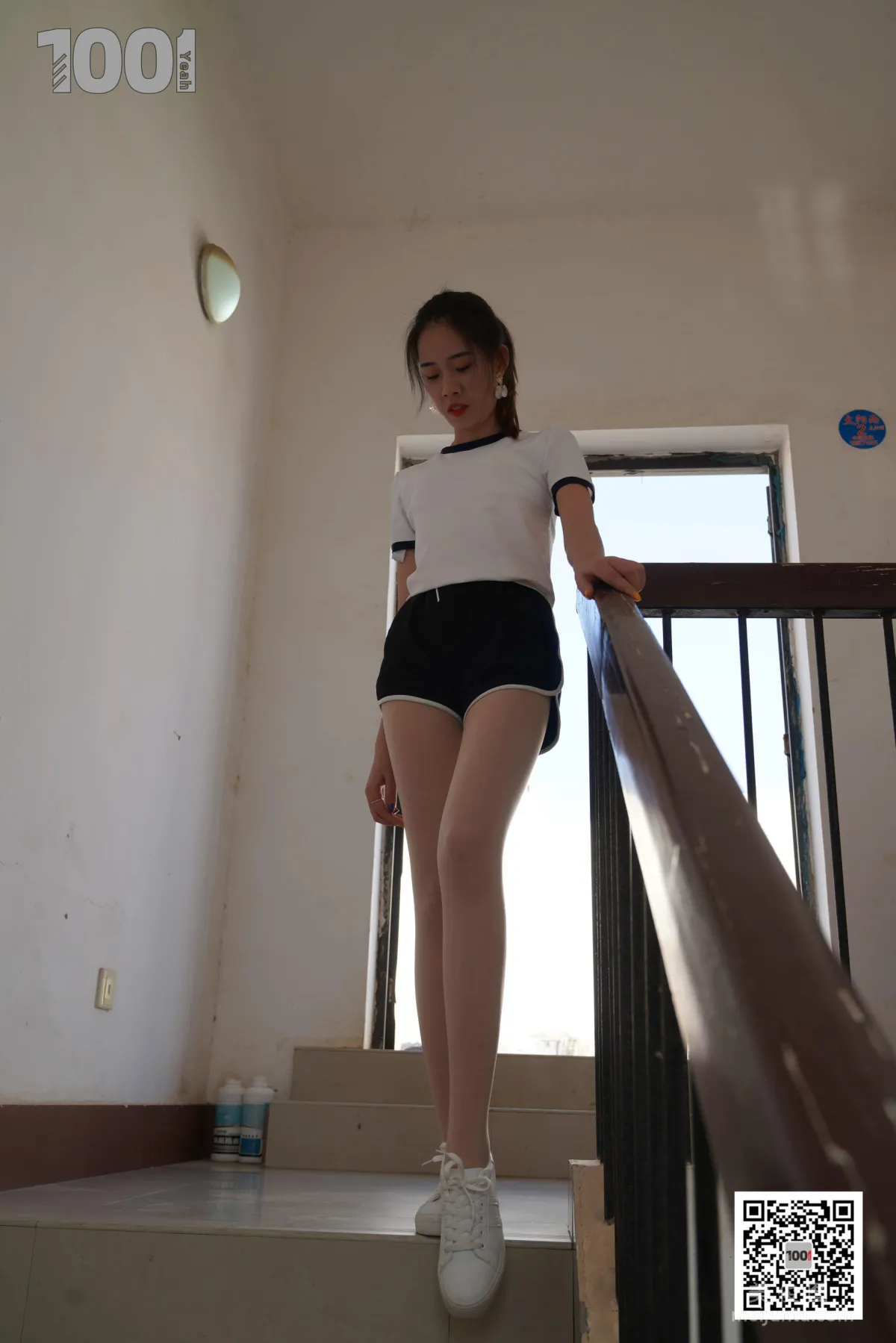 [IESS一千零一夜] 模特西瓜《擁抱陽光4》 肉絲襪美腿寫真集 26