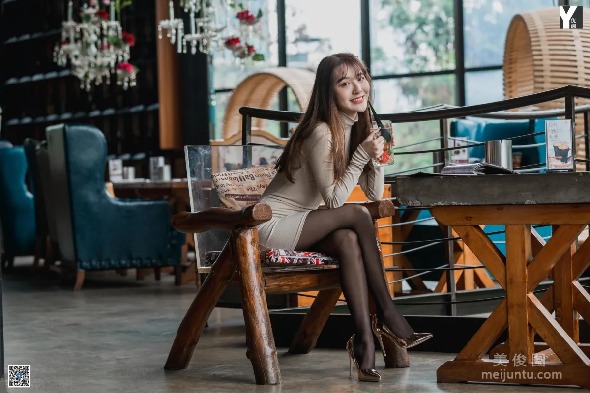 [IESS異思趣向] 模特：婉萍《又純又欲的黑色》 絲襪美腳寫真集 33