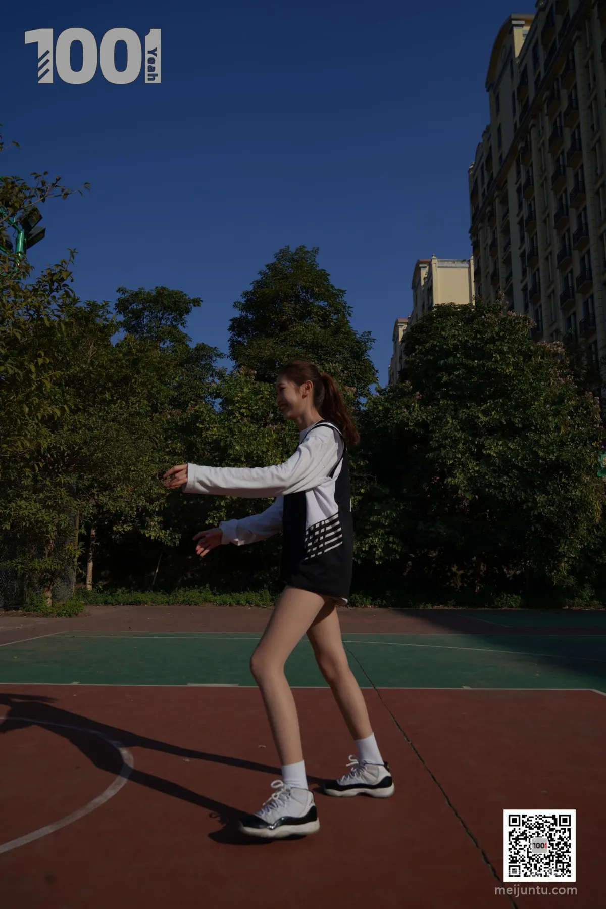[IESS一千零一夜] 模特草莓《陪女朋友打籃球2》 絲襪美腿寫真集 57