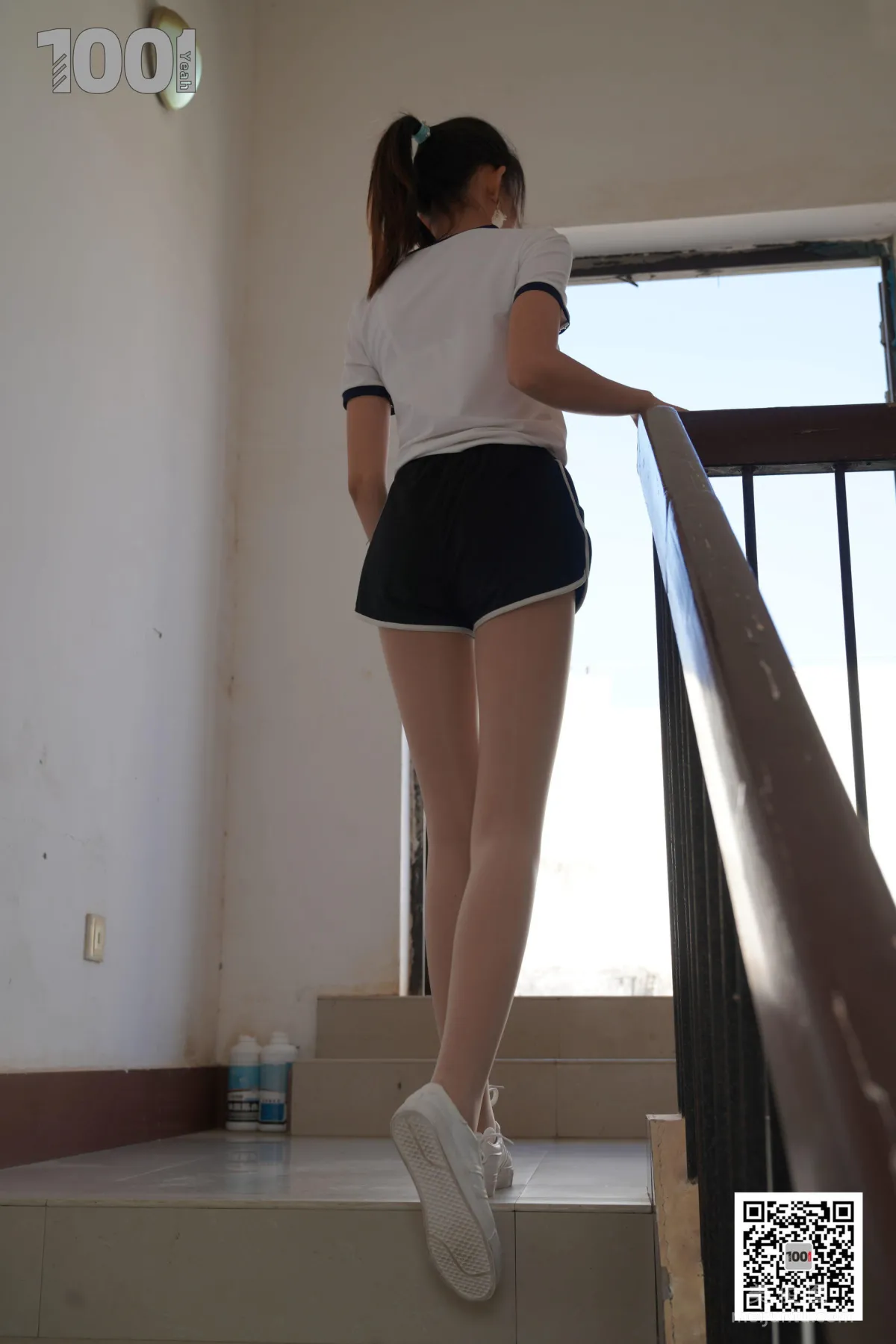 [IESS一千零一夜] 模特西瓜《擁抱陽光4》 肉絲襪美腿寫真集 45