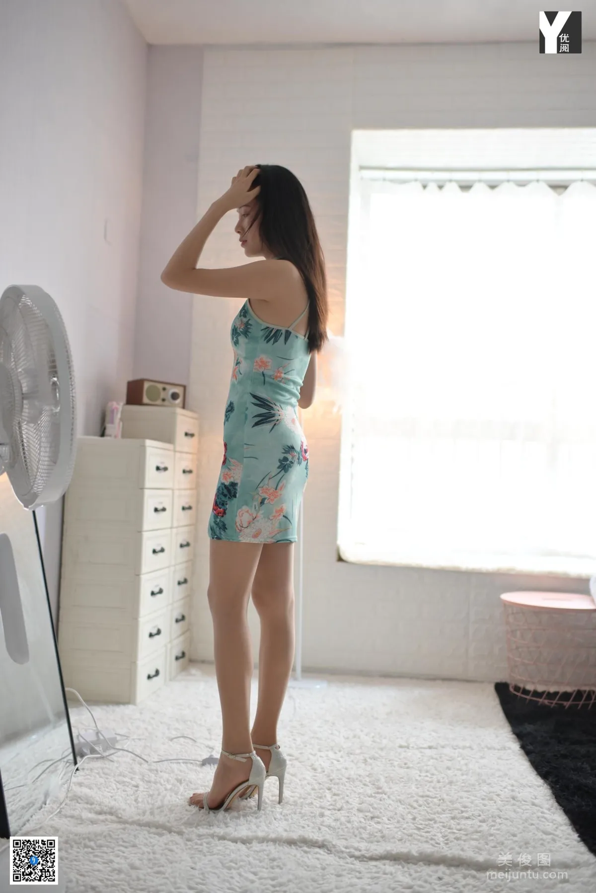 [IESS异思趣向] 模特：小小《优雅旗袍美》 肉丝美腿写真集1