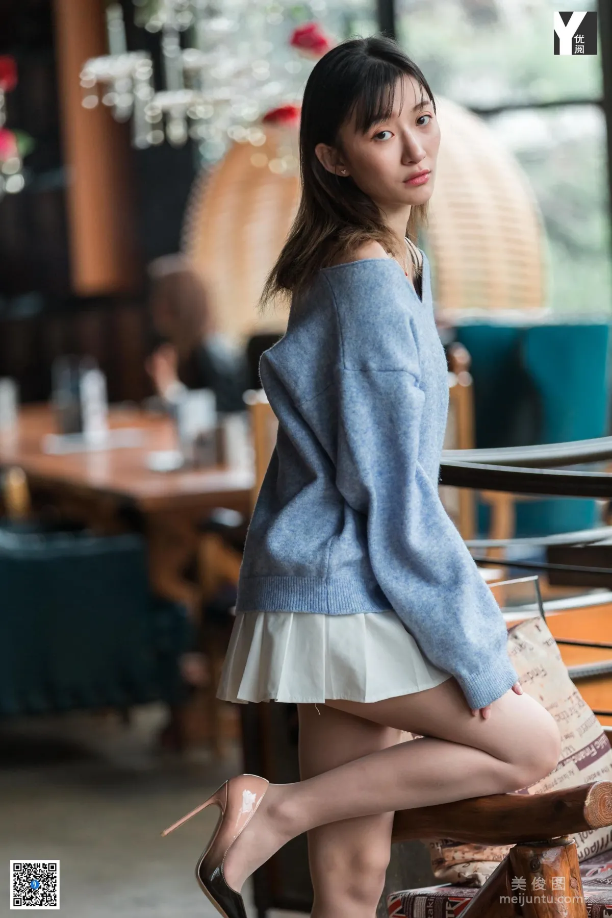 [IESS異思趣向] 模特：秋秋《百褶裙少女》 肉絲高跟寫真集 74