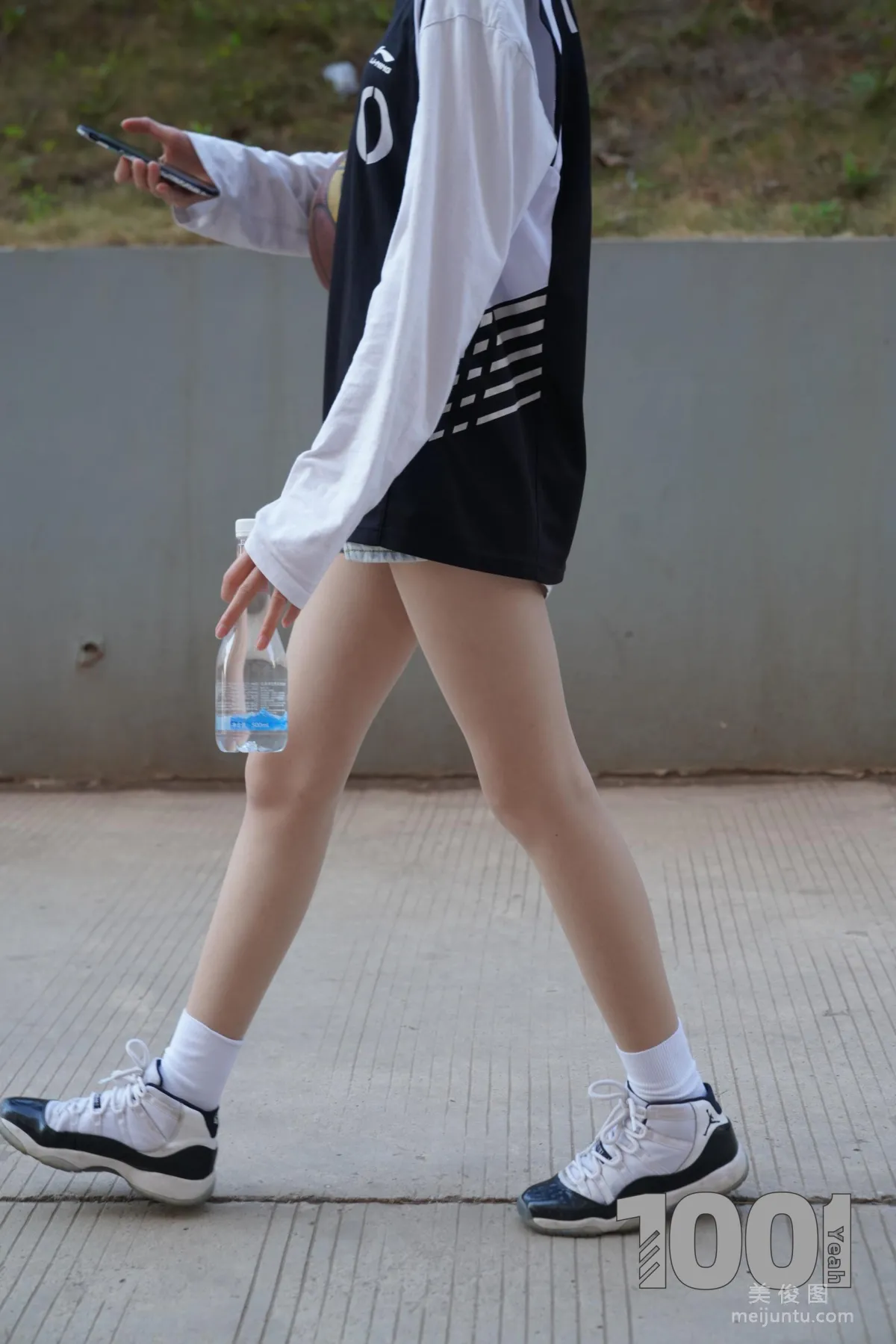 [IESS一千零一夜] 模特：草莓《陪女朋友打篮球1》 写真集2