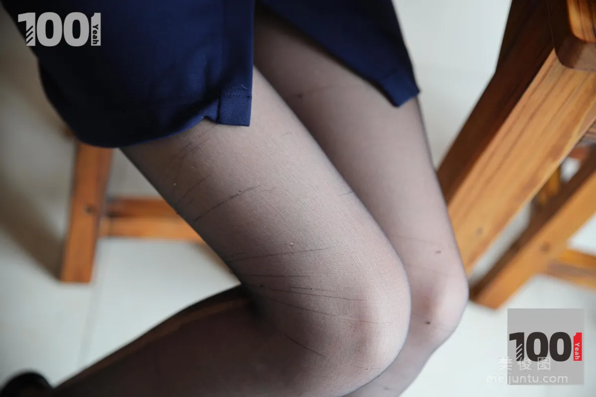 [IESS一千零一夜] 模特：草莓《營業員的午飯時間2》 黑絲制服美腿寫真集 31
