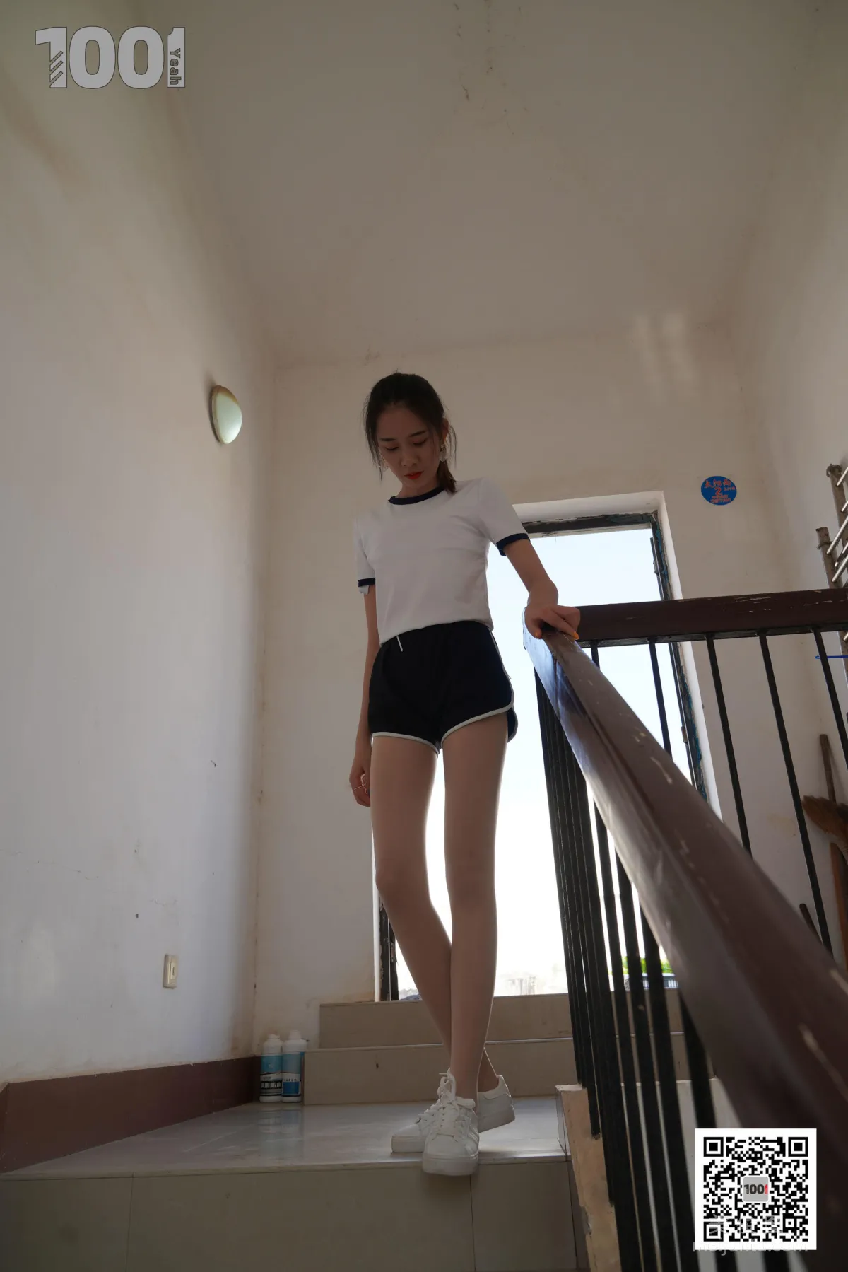 [IESS一千零一夜] 模特西瓜《擁抱陽光4》 肉絲襪美腿寫真集 13