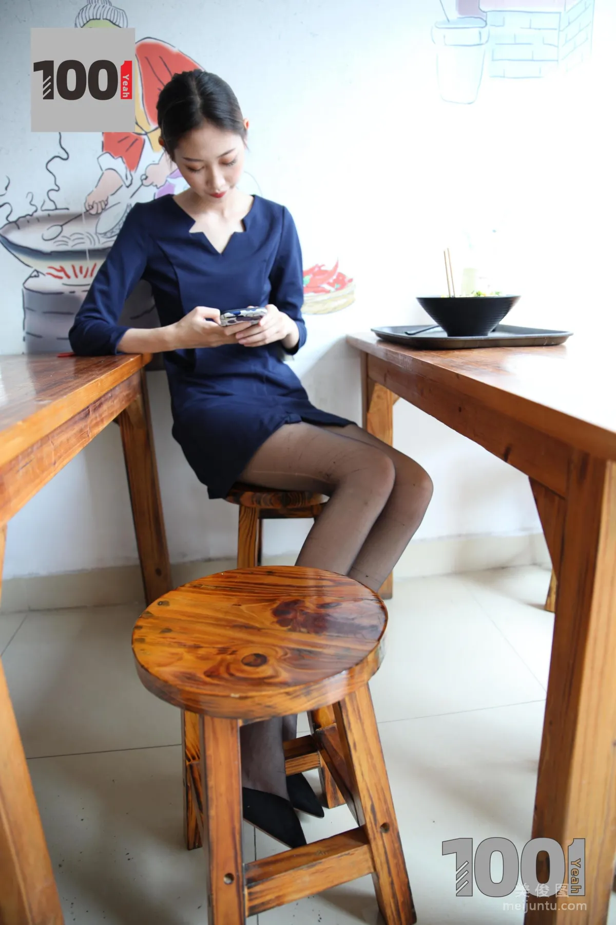 [IESS一千零一夜] 模特：草莓《營業員的午飯時間2》 黑絲制服美腿寫真集 46