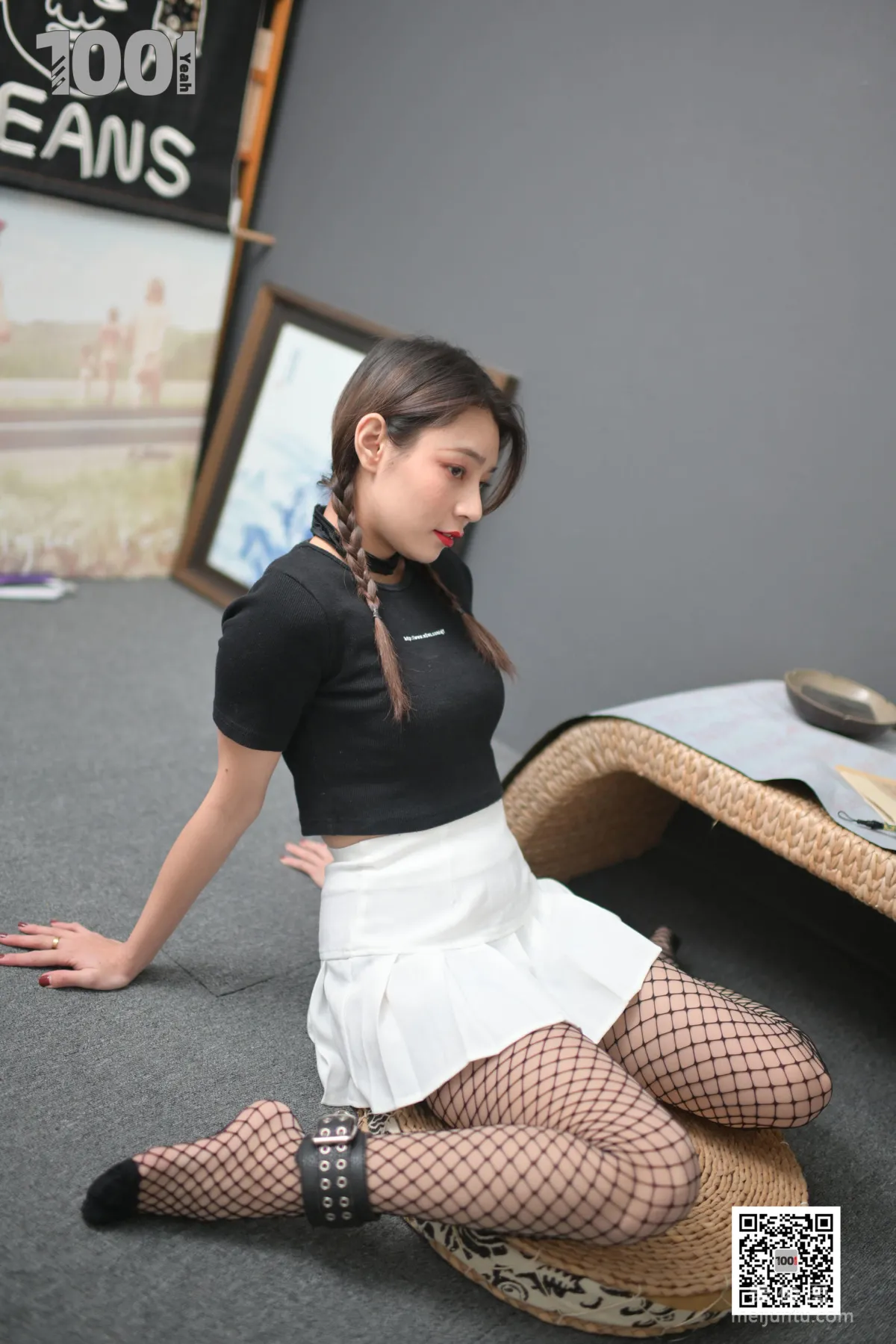 [IESS一千零一夜] 模特：真真《被囚禁在家里练字2》 网袜美脚写真集56