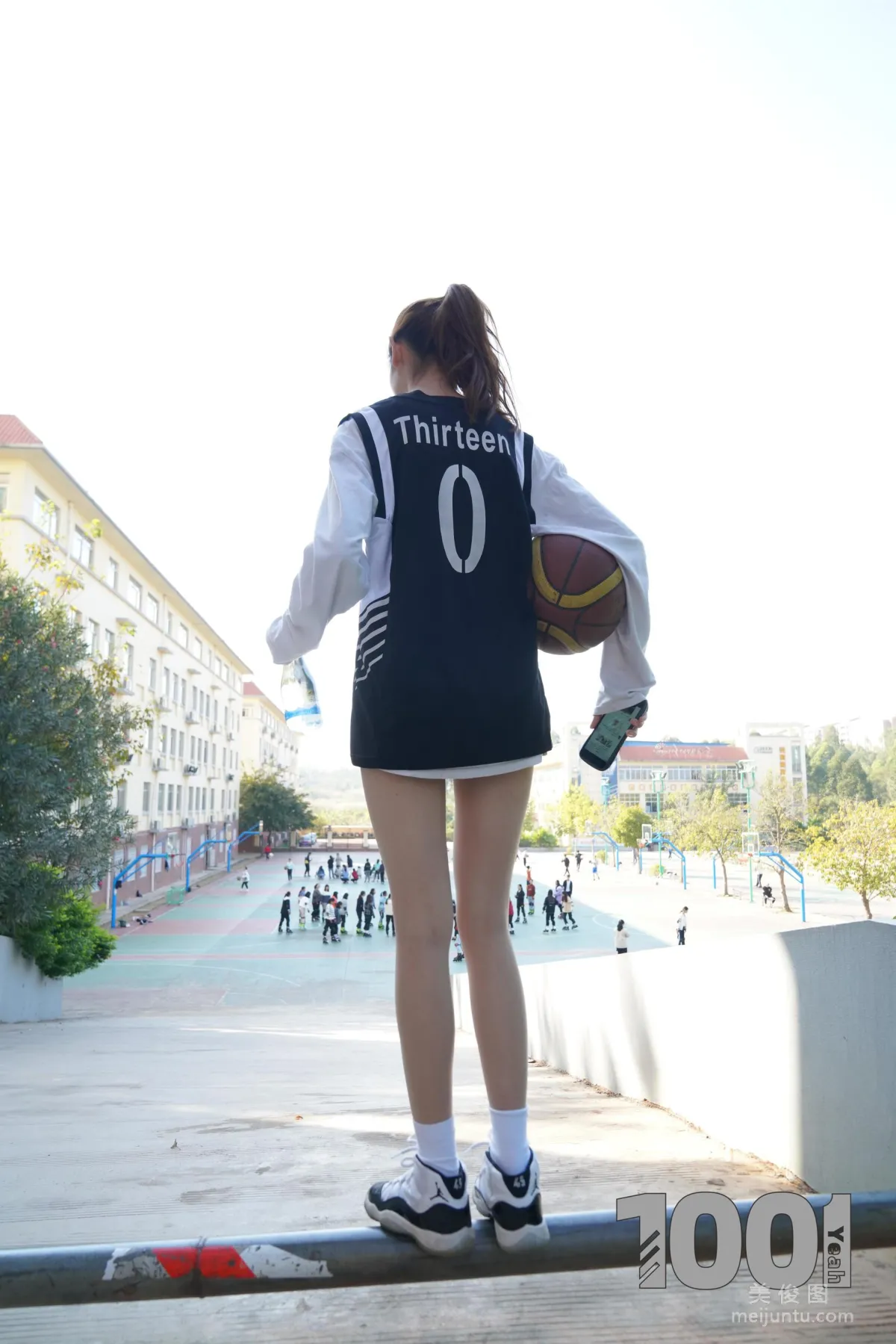 [IESS一千零一夜] 模特：草莓《陪女朋友打篮球1》 写真集15