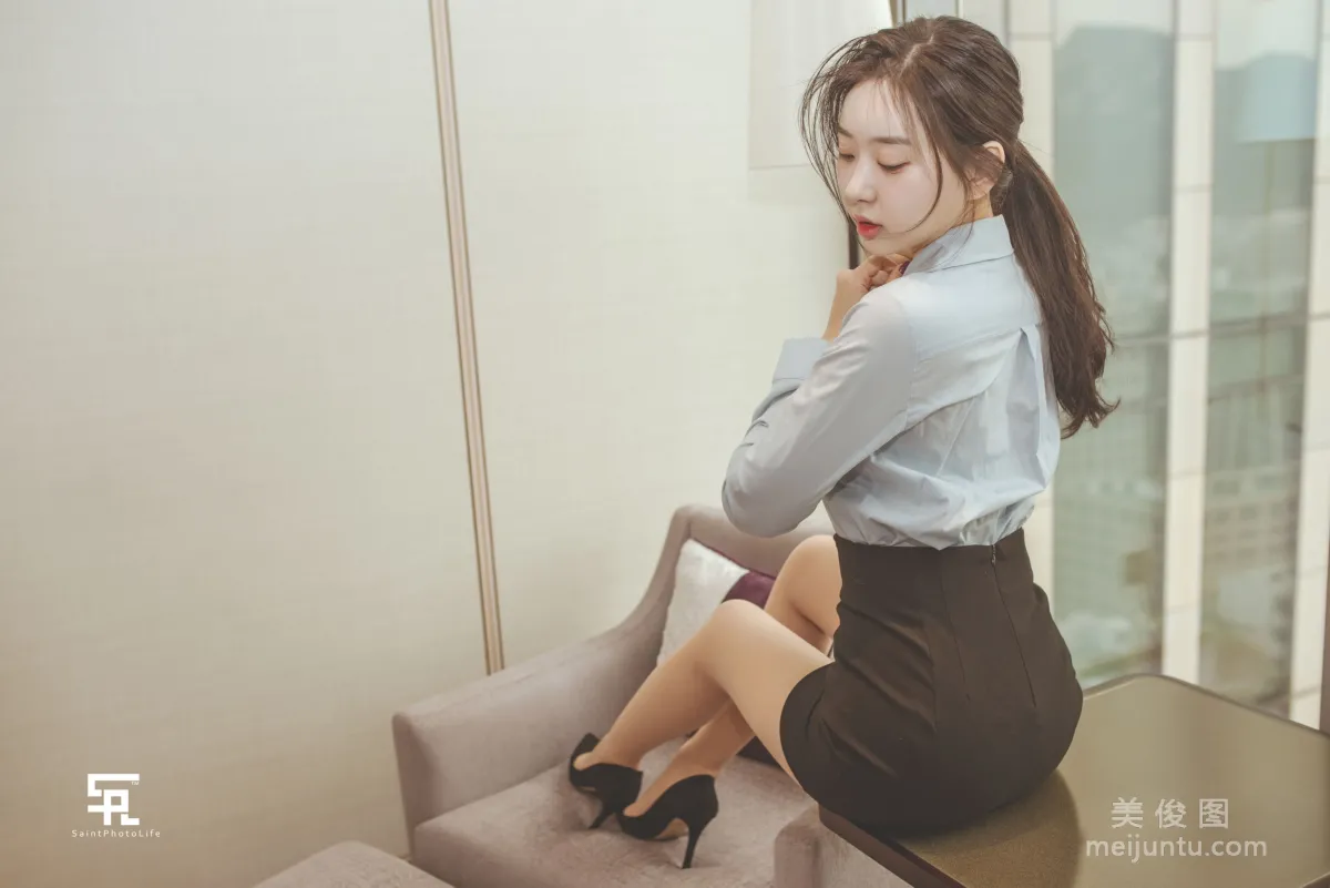 [saintphotolife] 申才恩Zennyrt 《性感OL女郎》 寫真集 24