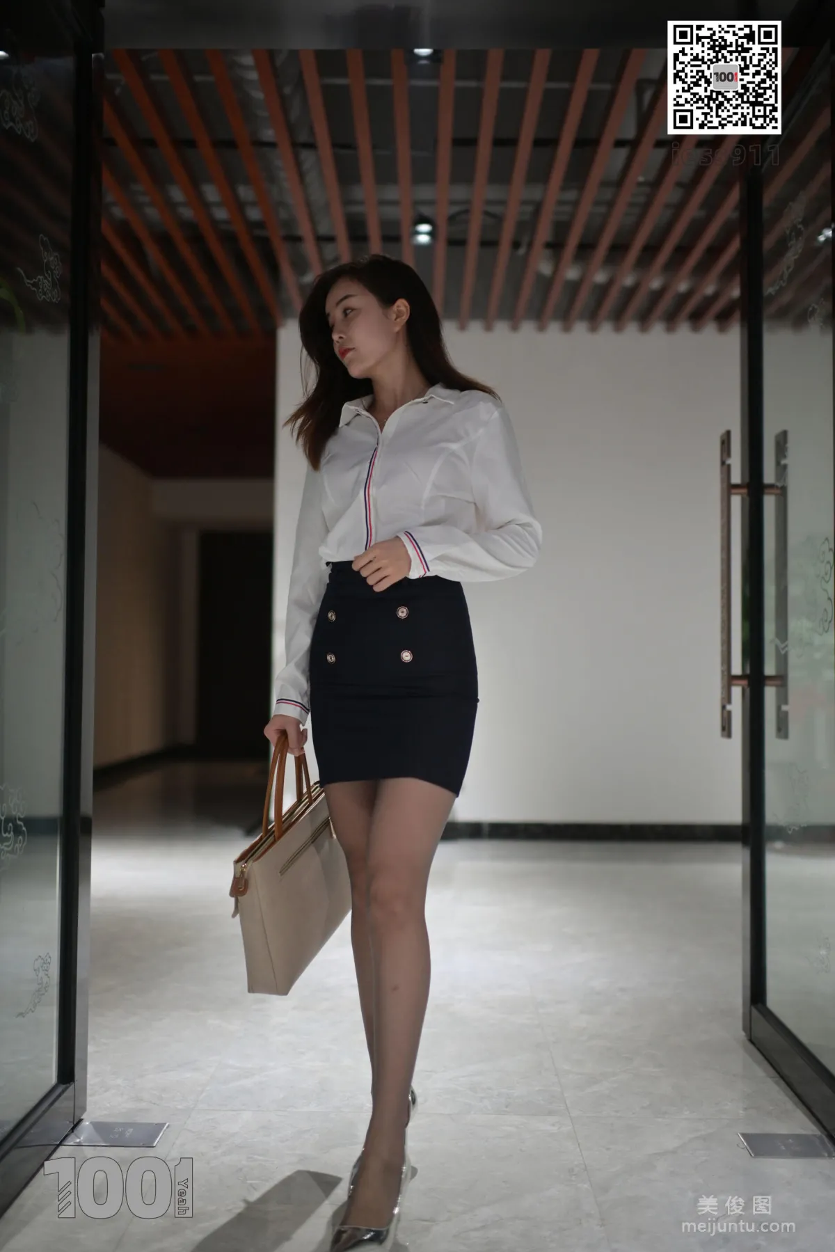 [IESS一千零一夜] 《OL下班后去健身1》 美腿写真集23