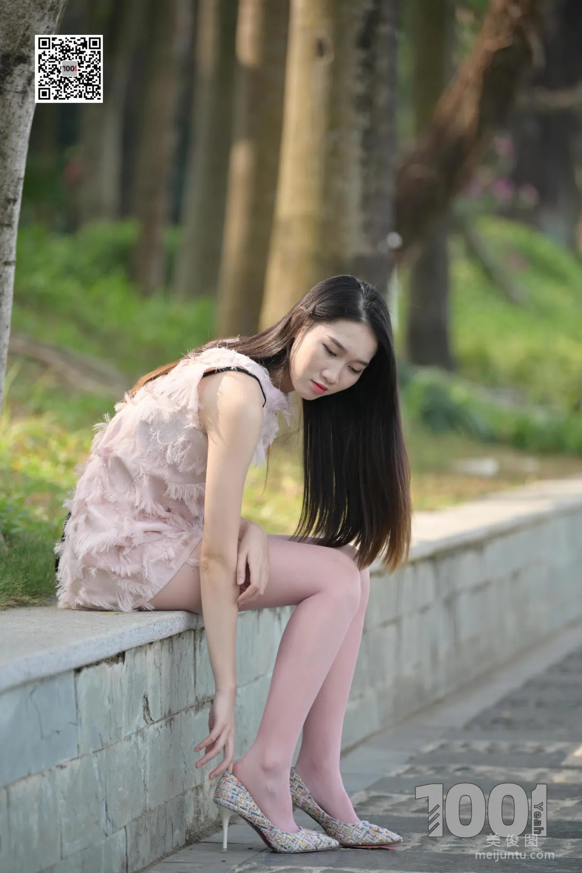 [IESS一千零一夜] 模特：腿腿《邂逅2》 街拍美腿寫真集 44