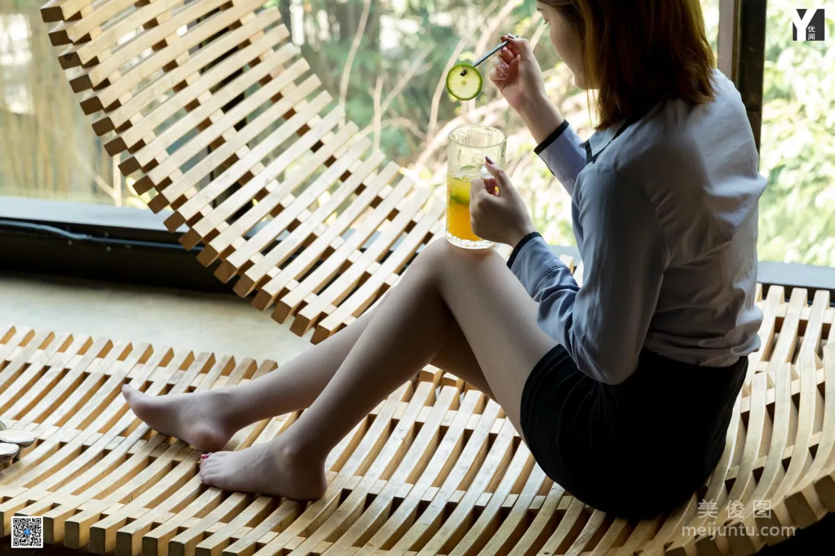 [IESS異思趣向] 模特：紫薇《最愛水果茶》 絲襪美腳寫真集 64