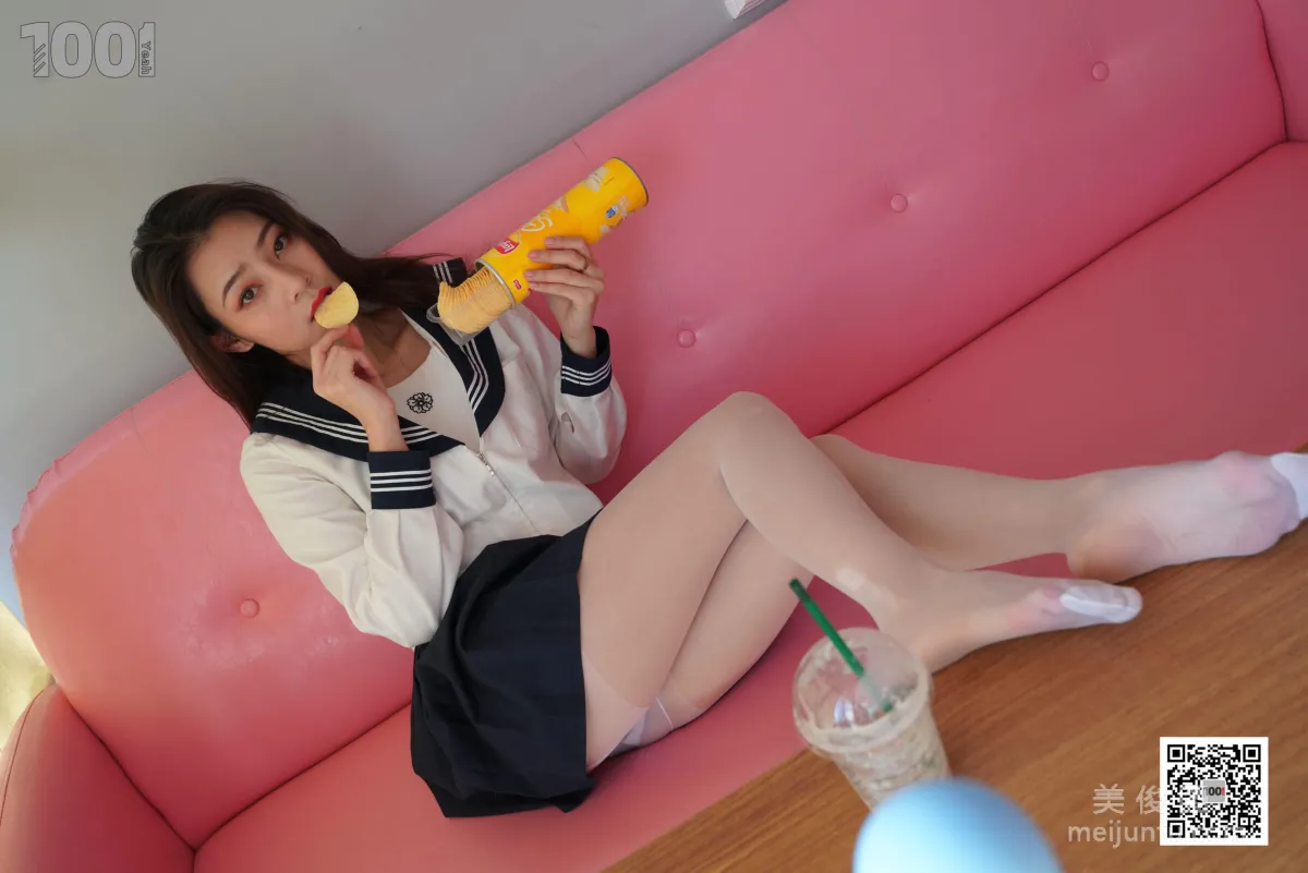 [IESS一千零一夜] 模特真真《逃課的JK少女1》 寫真集 31