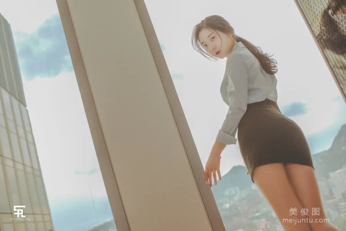 [saintphotolife] 申才恩Zennyrt 《性感OL女郎》 寫真集 28