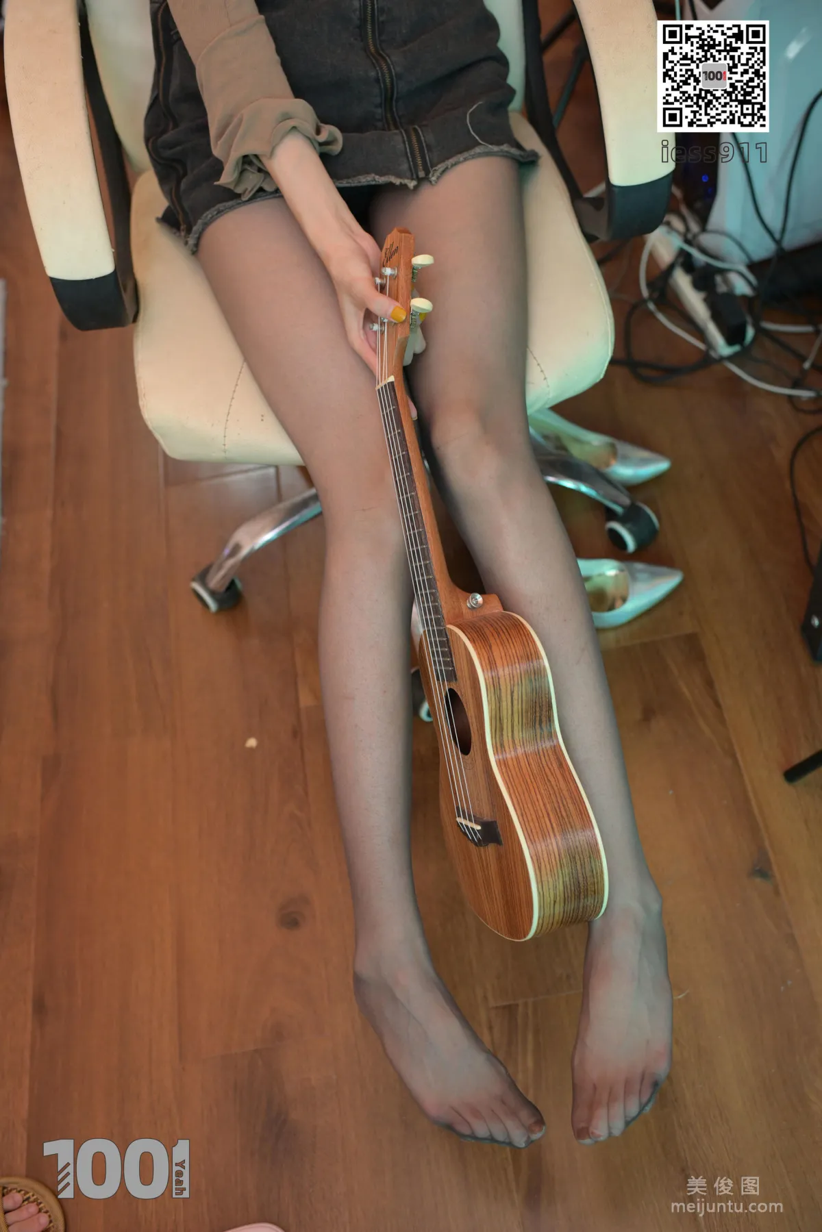 [IESS一千零一夜] 《网络女主播的私生活2》 黑丝美脚写真集46