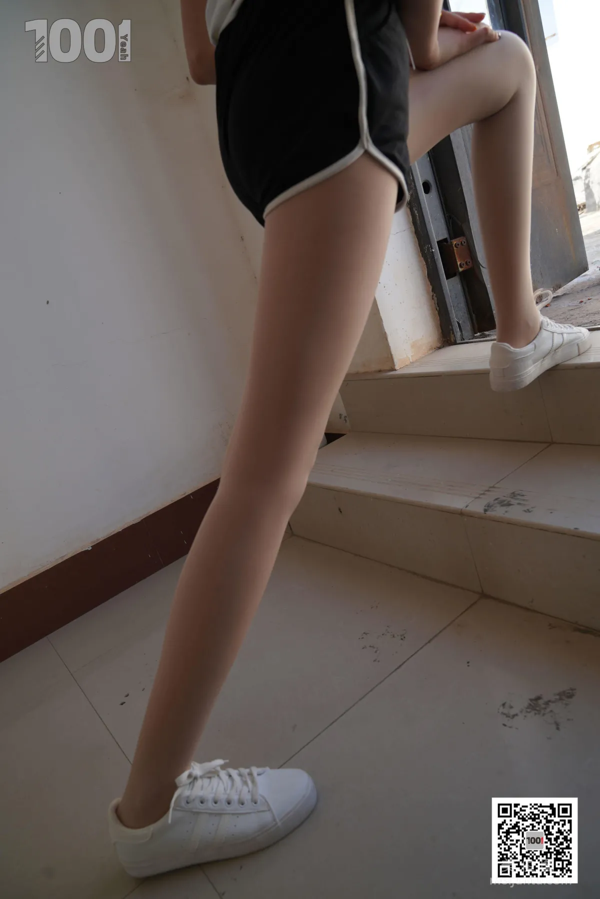 [IESS一千零一夜] 模特西瓜《擁抱陽光4》 肉絲襪美腿寫真集 37