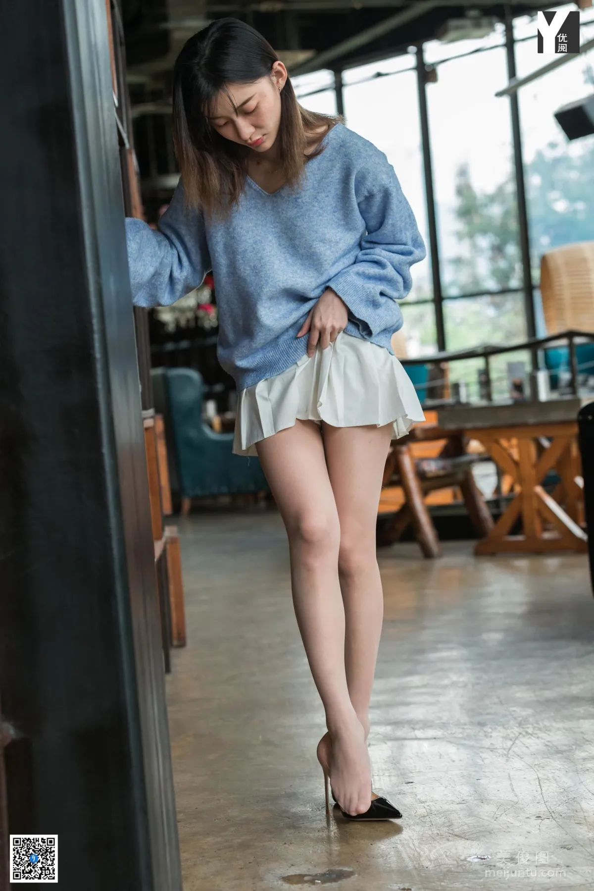 [IESS異思趣向] 模特：秋秋《百褶裙少女》 肉絲高跟寫真集 24