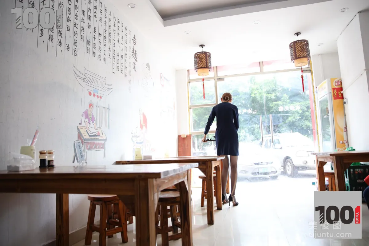 [IESS一千零一夜] 模特：草莓《營業員的午飯時間2》 黑絲制服美腿寫真集 24