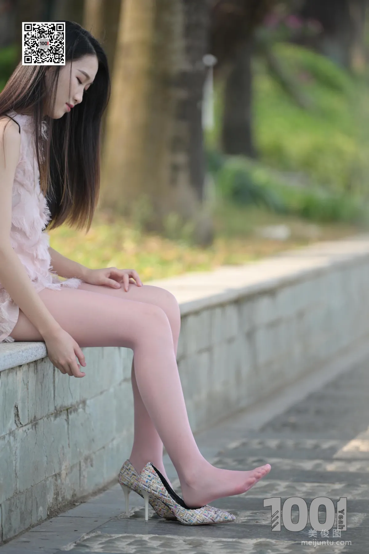 [IESS一千零一夜] 模特：腿腿《邂逅2》 街拍美腿寫真集 40