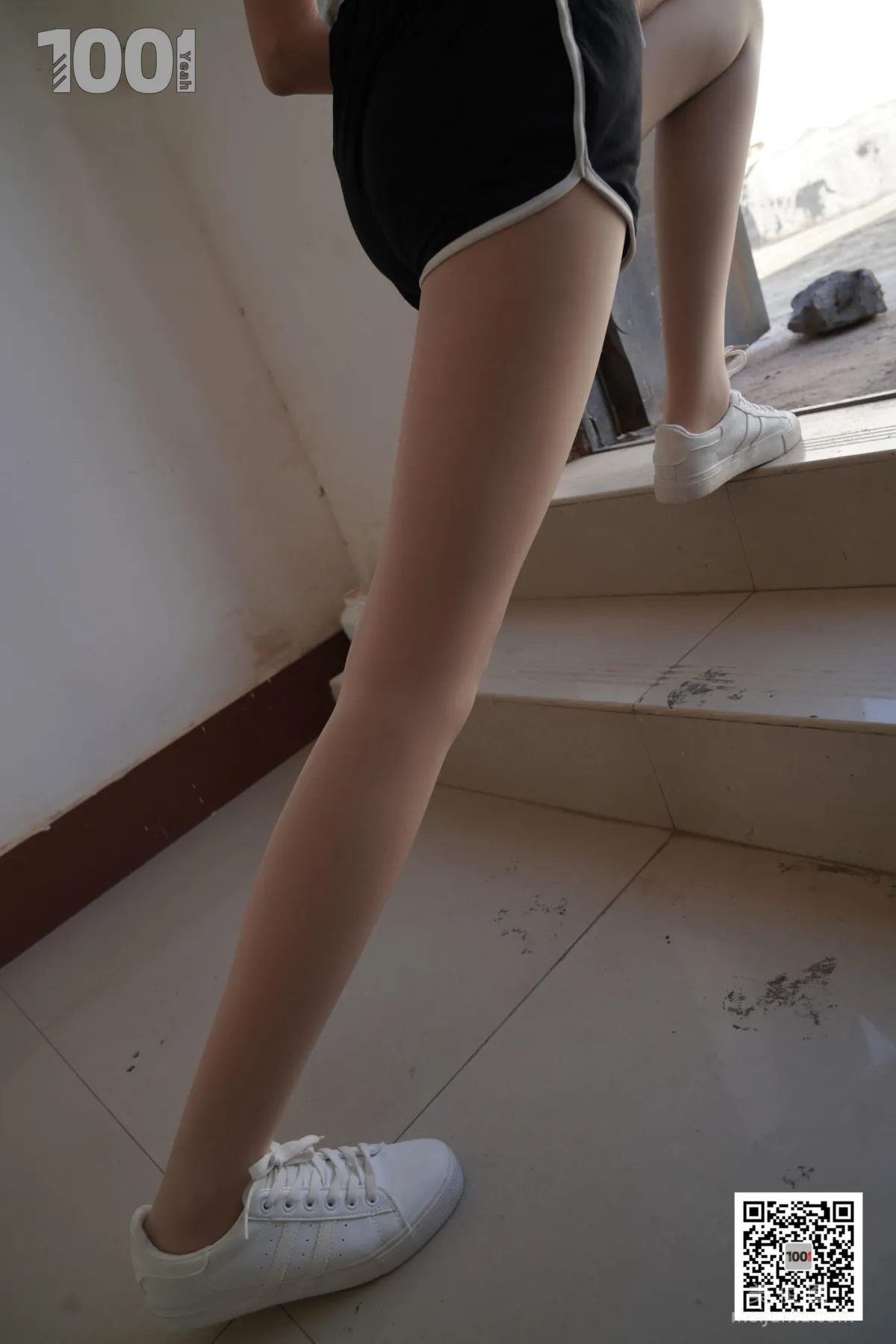 [IESS一千零一夜] 模特西瓜《擁抱陽光4》 肉絲襪美腿寫真集 38