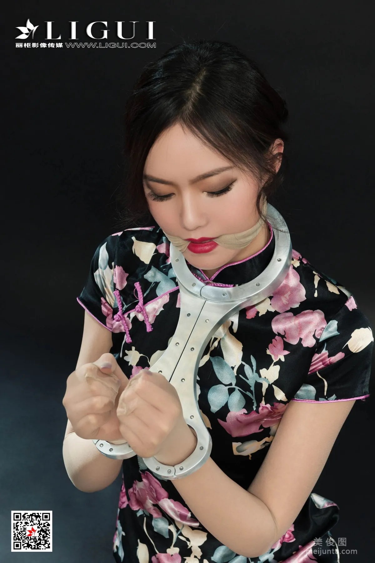 [丽柜Ligui] Model 敏儿 《旗袍丝足美束》 写真集26