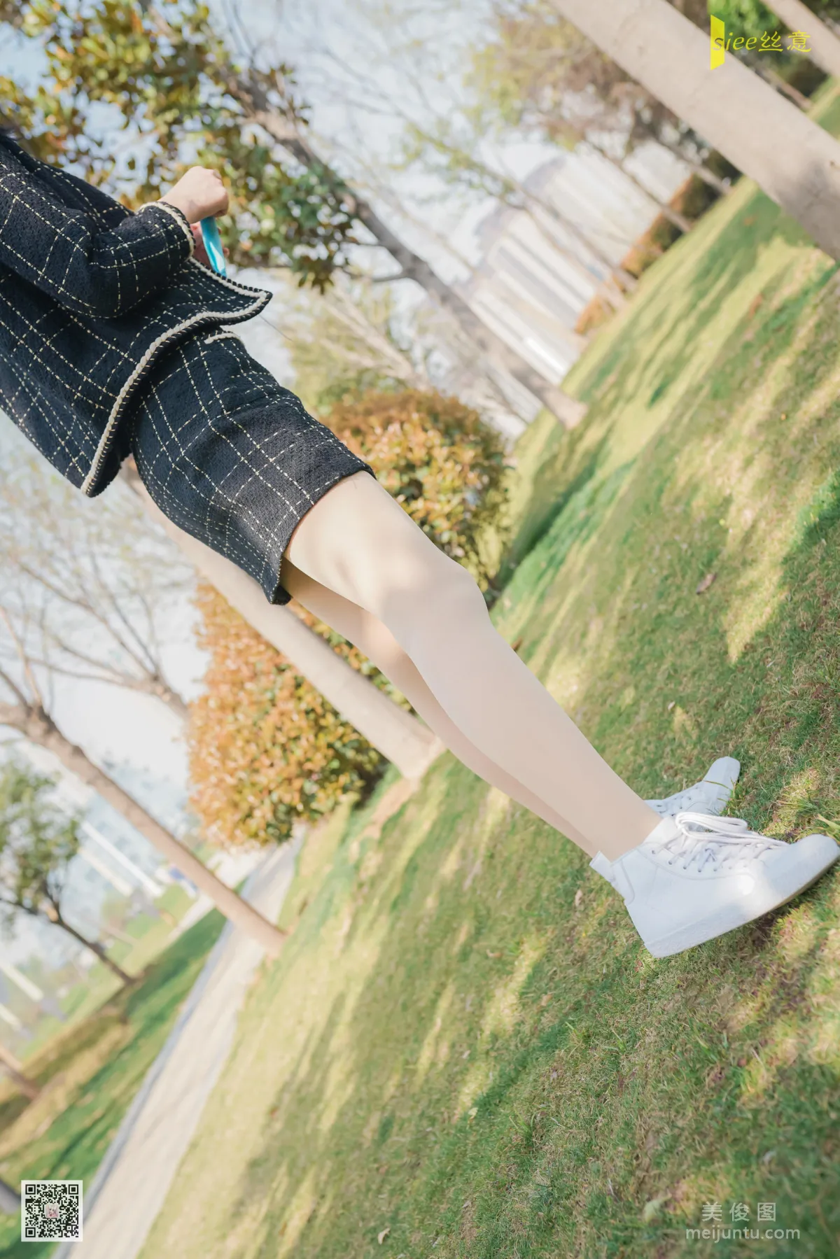 [絲意SIEE] No.443 榮榮 《四月，故事仍在》 寫真集 73