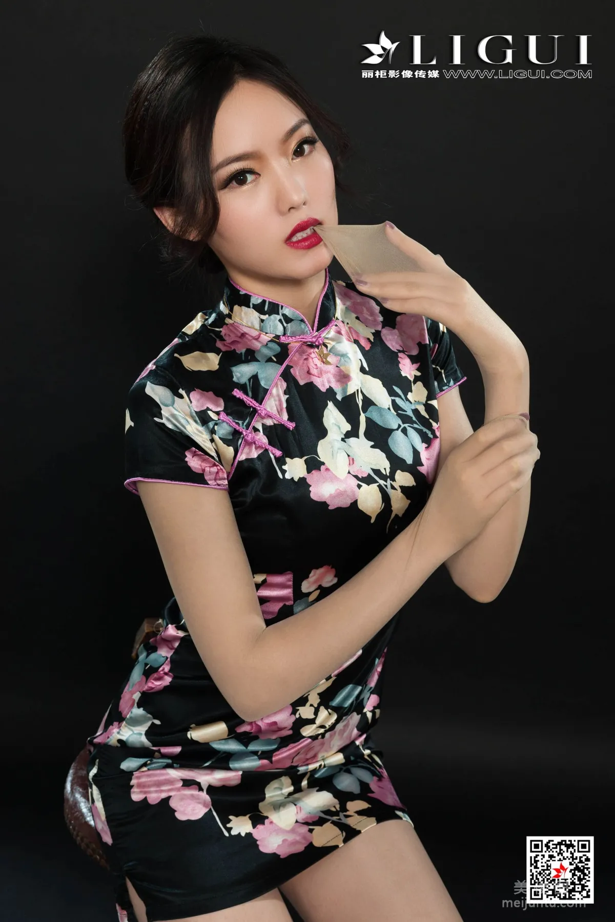 [丽柜Ligui] Model 敏儿 《旗袍丝足美束》 写真集27