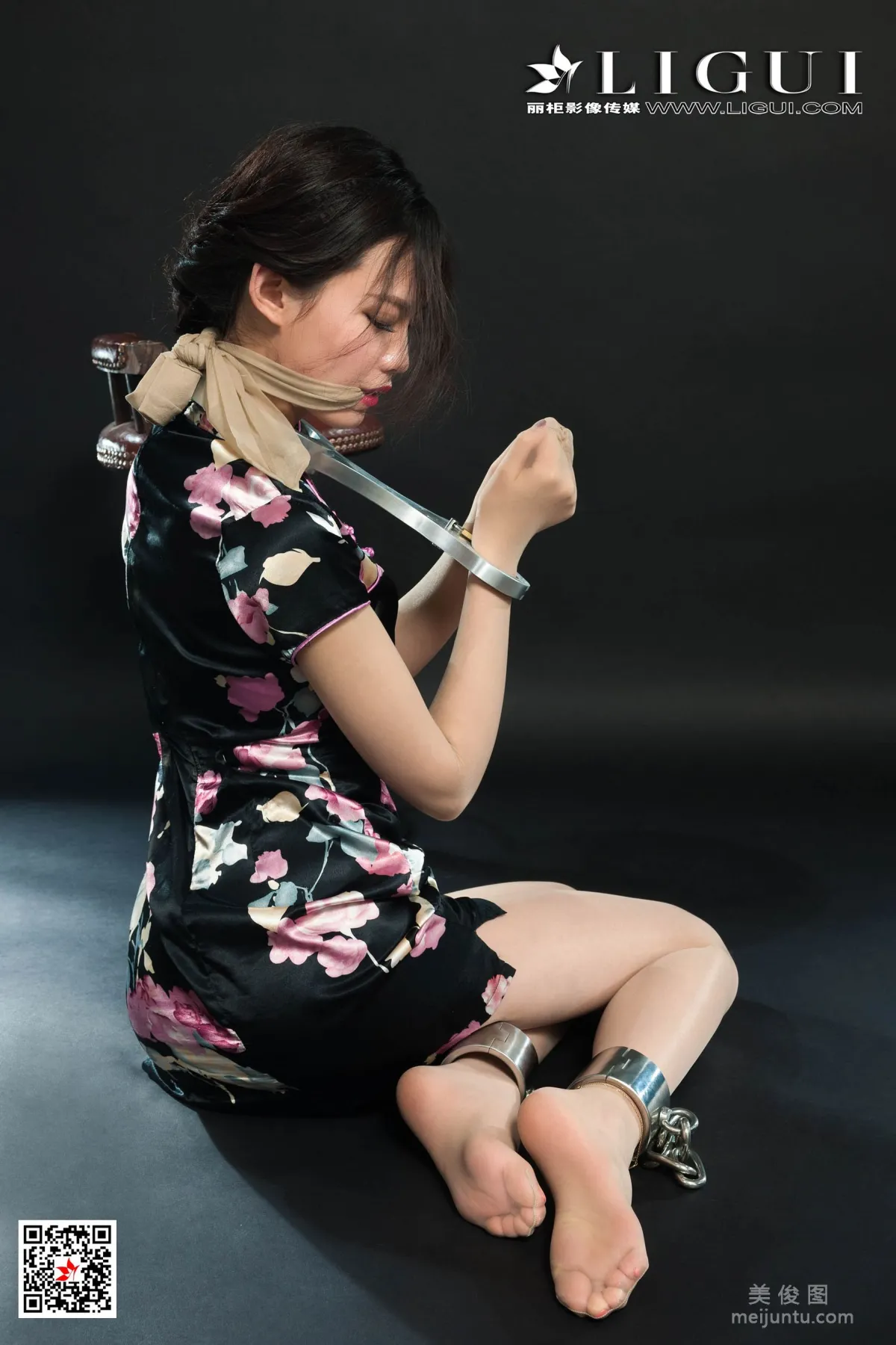 [丽柜Ligui] Model 敏儿 《旗袍丝足美束》 写真集37