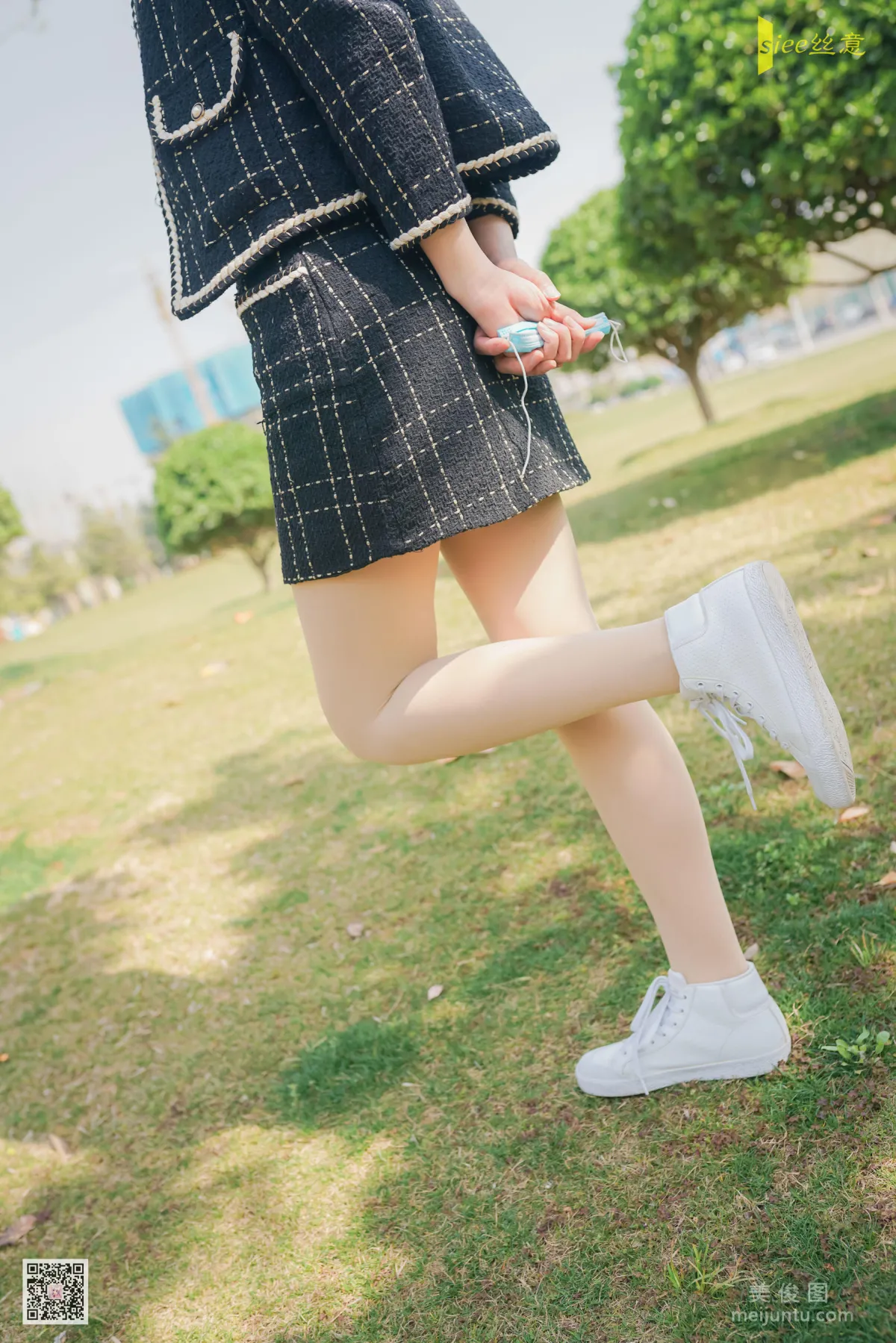 [絲意SIEE] No.443 榮榮 《四月，故事仍在》 寫真集 79