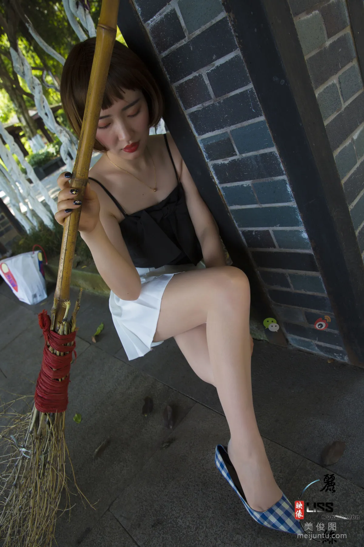 [丽丝映像GIRLISS] 丸子莎妹《蓝格高跟系》 写真集32