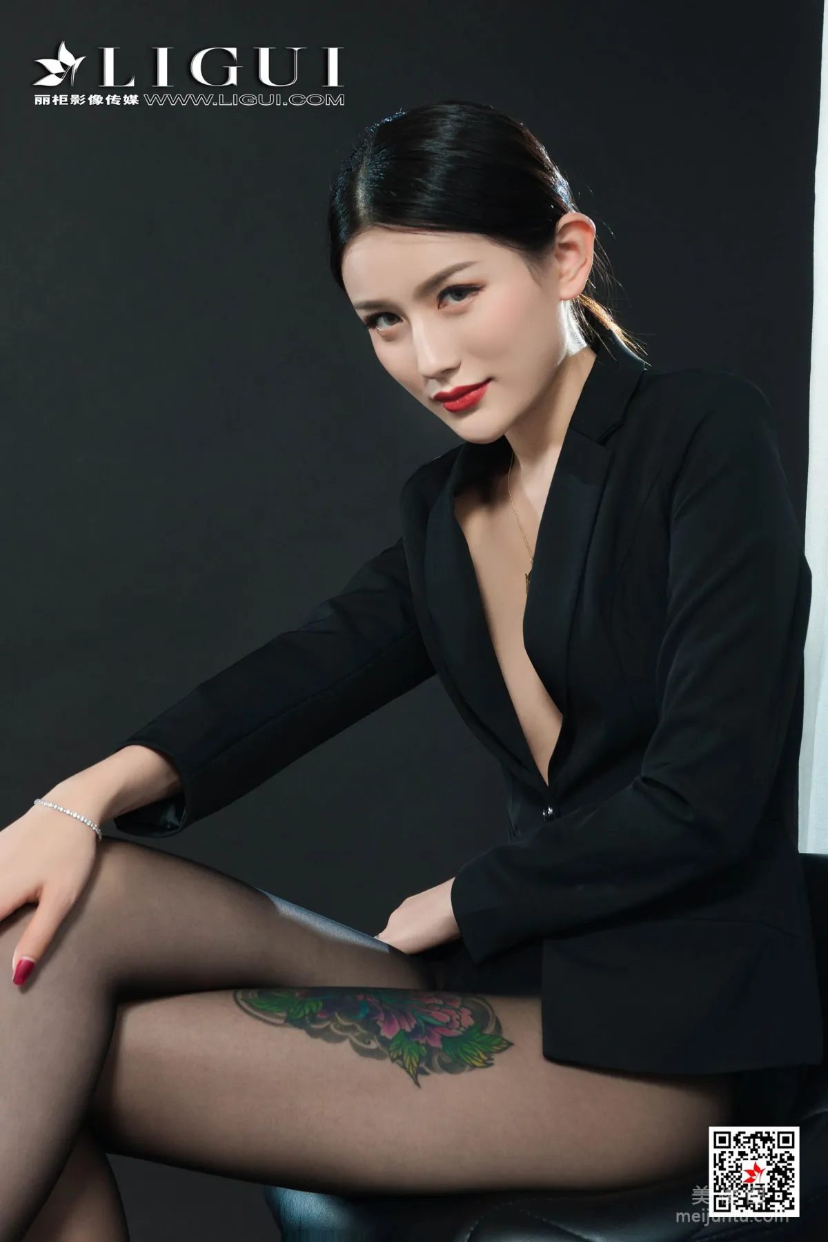 [丽柜Ligui] Model 甜甜 《黑丝美脚女郎》 写真集6