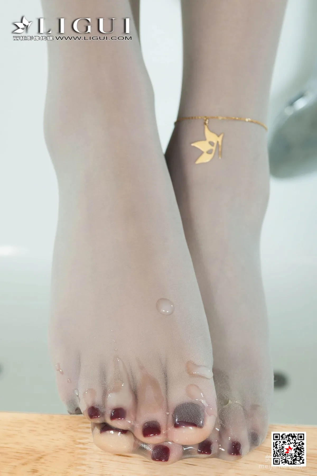 [丽柜Ligui] Model 阳阳 《灰丝美脚》 写真集23