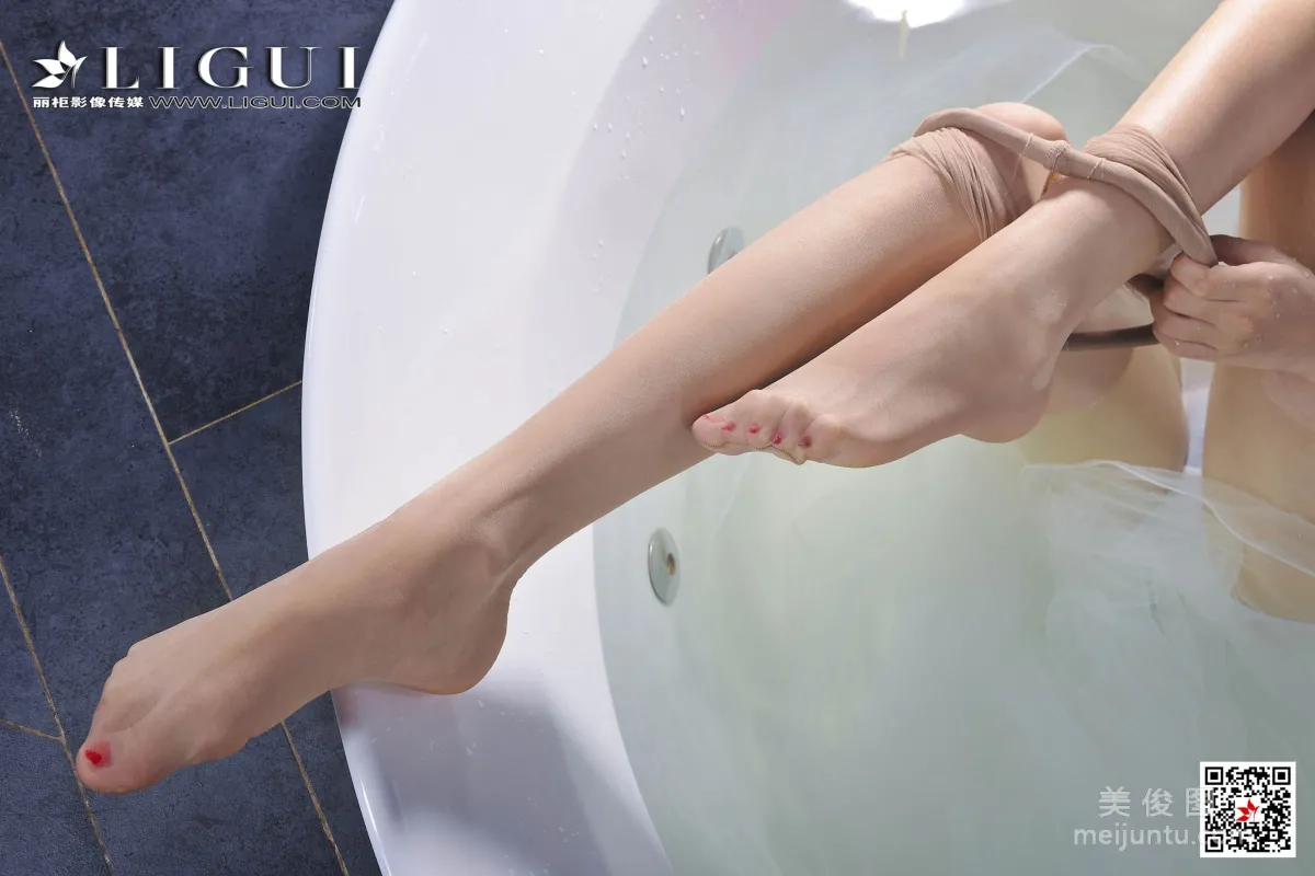 [丽柜Ligui] Model 可馨 《浴缸肉丝》 写真集51