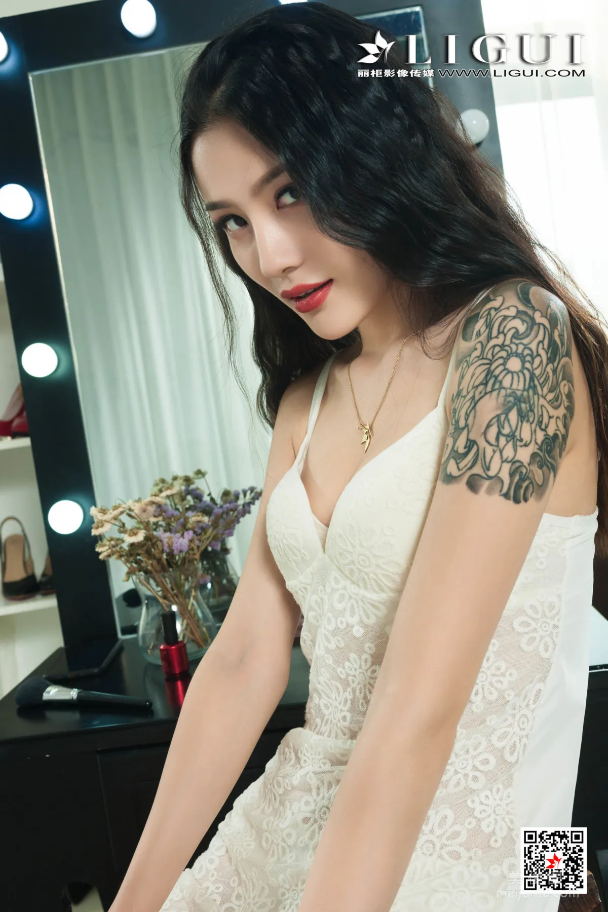 [麗櫃Ligui] Model 甜甜 《吊帶蕾絲美腿絲足》 寫真集 27