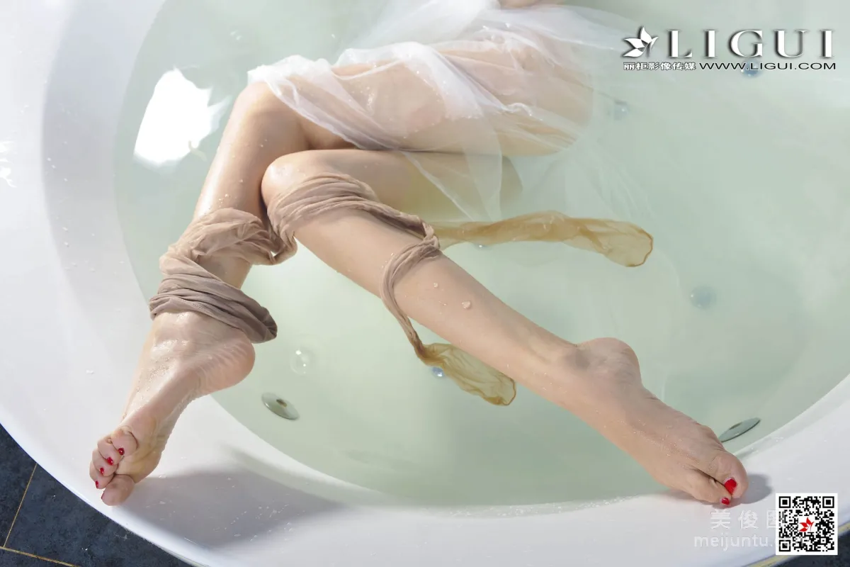 [丽柜Ligui] Model 可馨 《浴缸肉丝》 写真集43