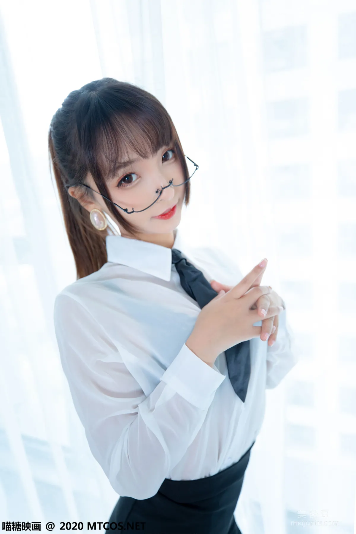 [喵糖映画] VOL.202 《OL制服裙》 写真集1