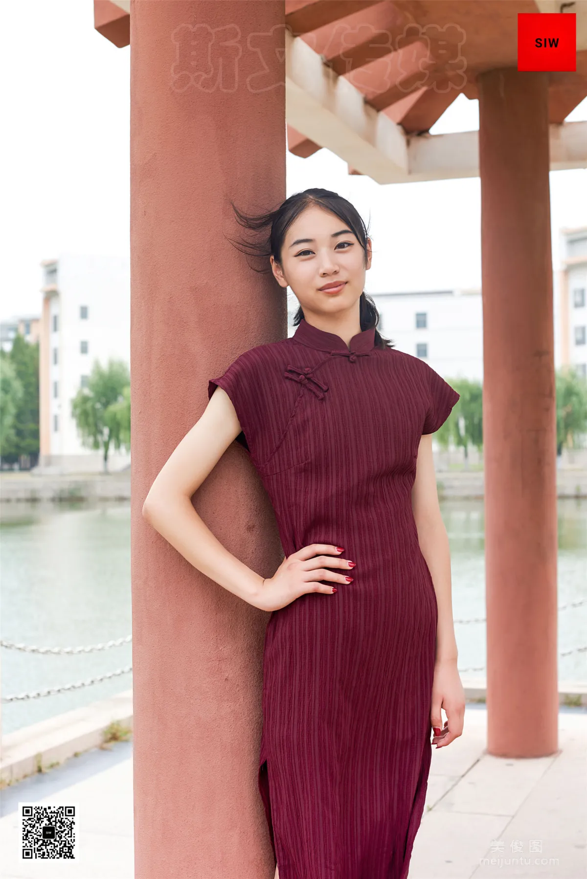 [斯文传媒SIW] 丽莉 《湖畔旗袍秀》 写真集1