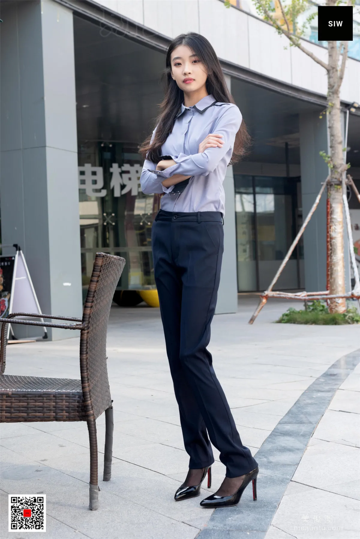 [斯文传媒SIW] 蓉儿 《女总裁职业白领制服衬衣长裤工装》 写真集1