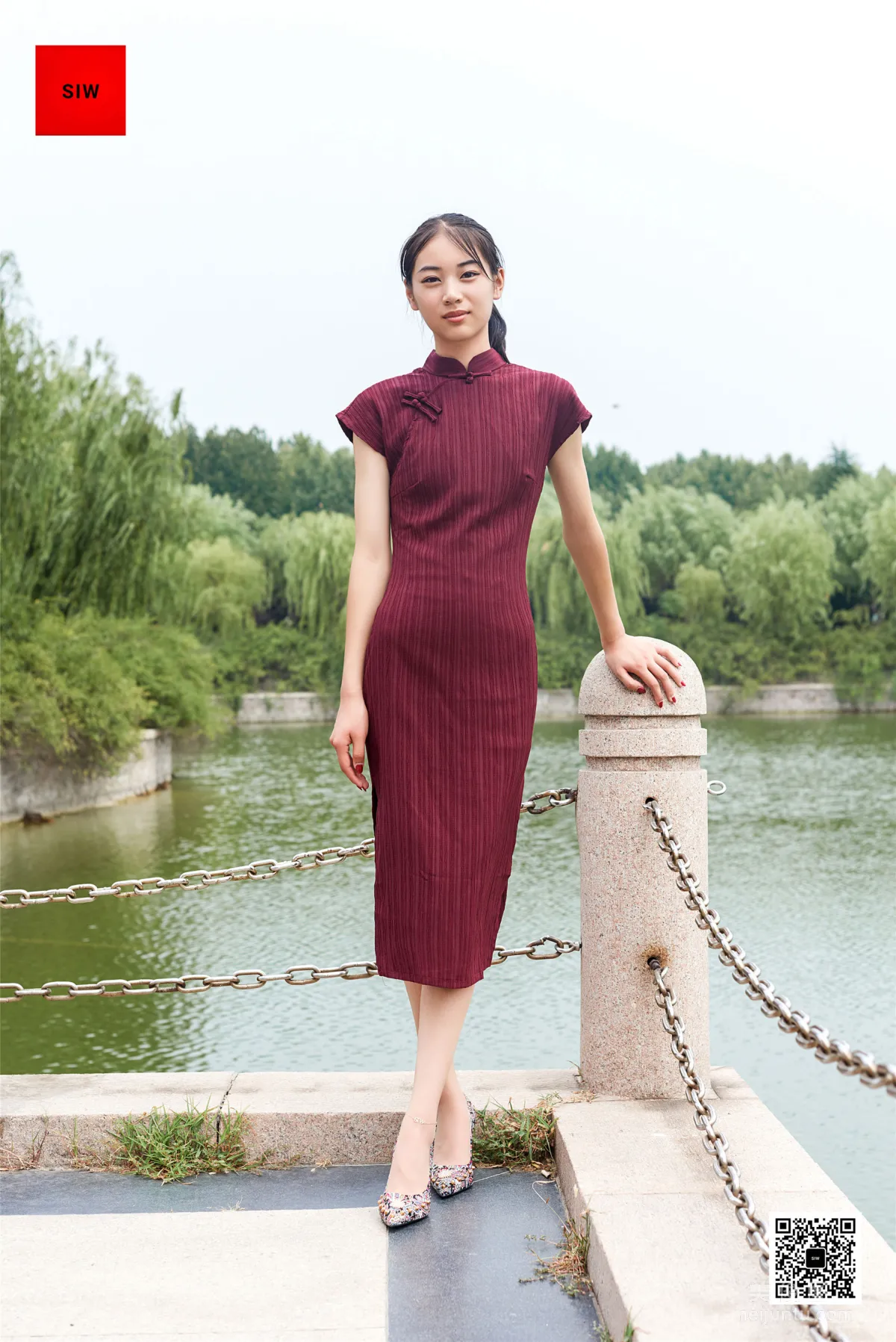 [斯文傳媒SIW] 麗莉 《湖畔旗袍秀》 寫真集 2