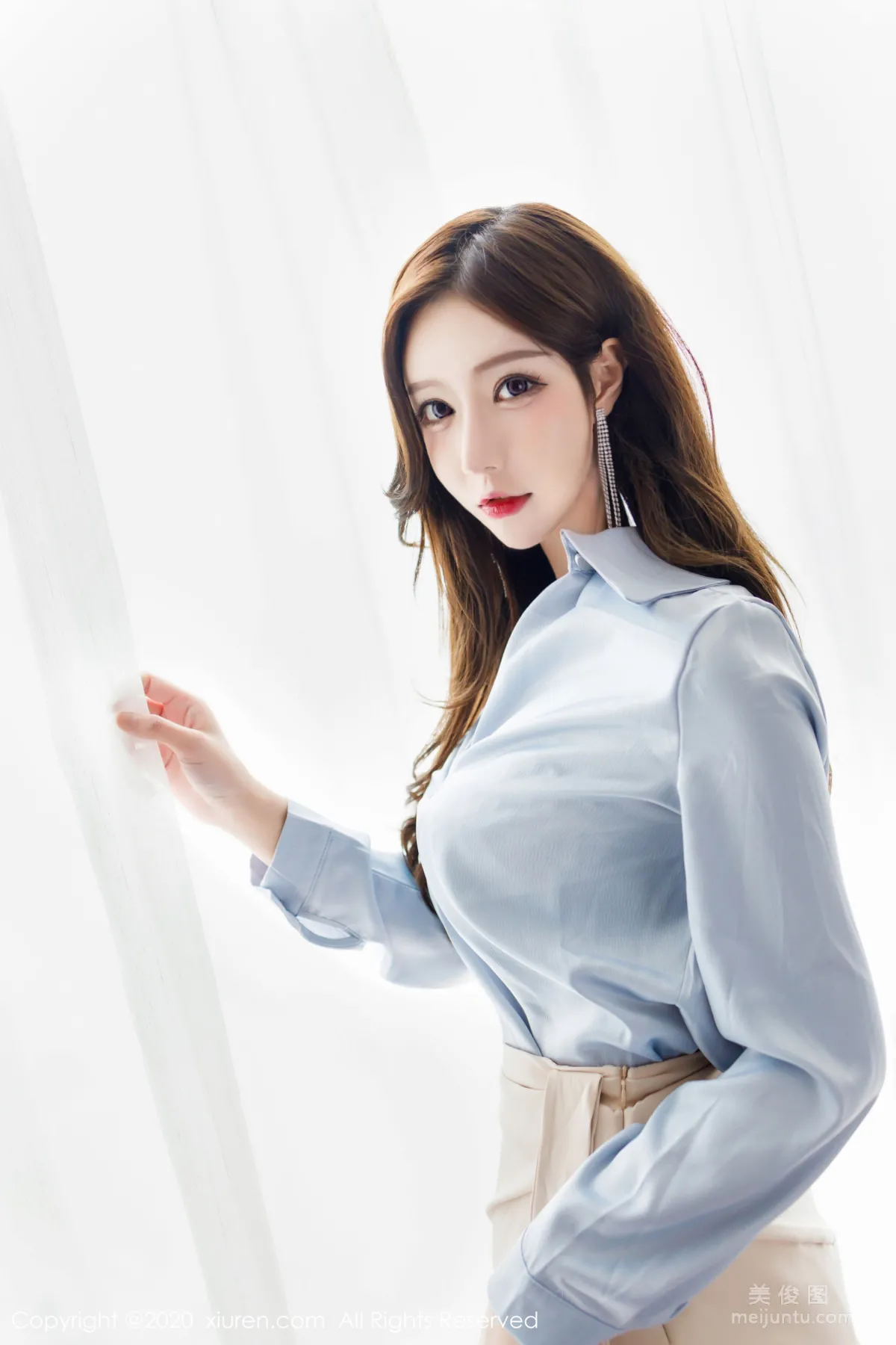 [秀人XiuRen] No.2212 LindaLinda 《粉色的吊裙與朦胧絲襪》 寫真集 4