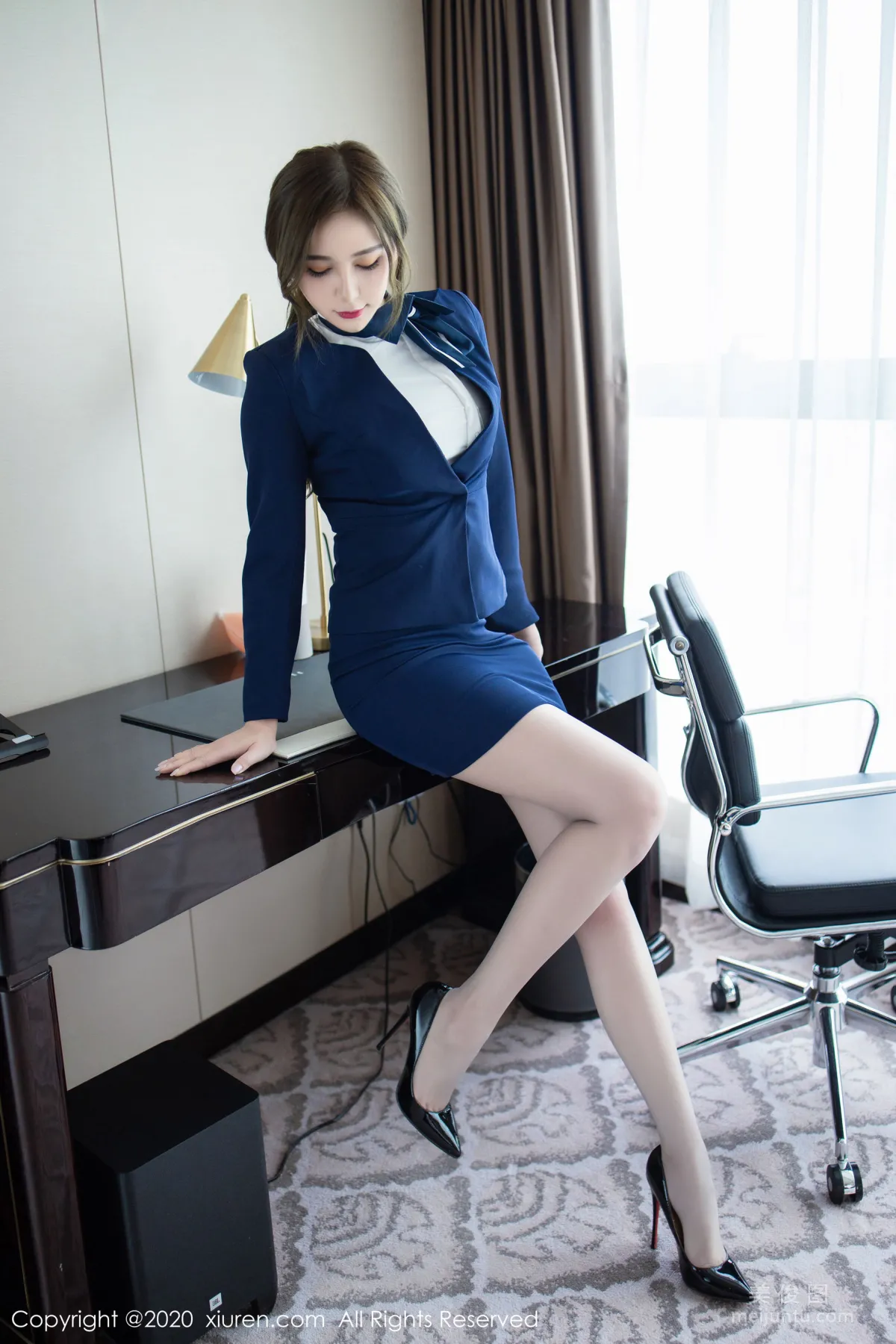 [秀人XiuRen] No.2221 Lavinia肉肉 《性感經典職場制服》 寫真集 16