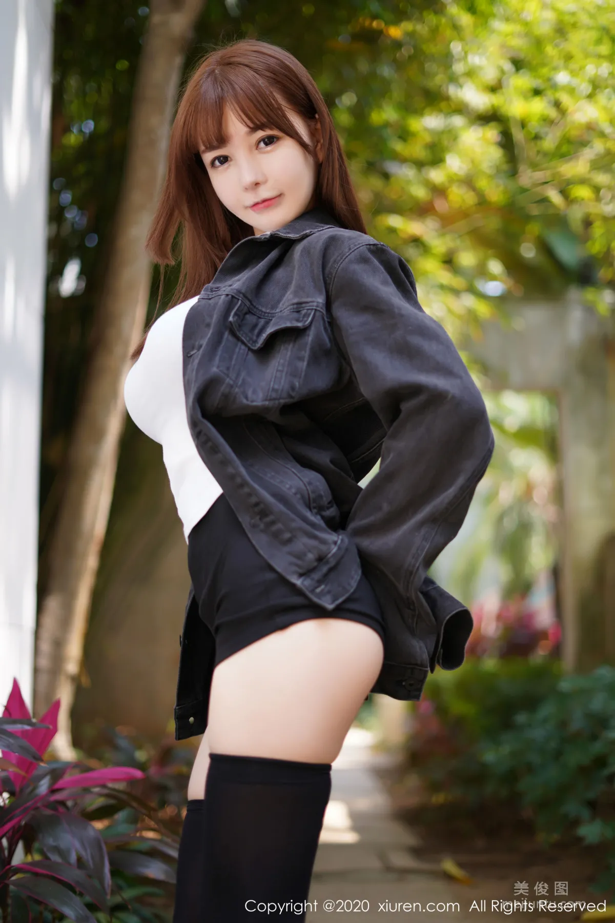 [秀人XiuRen] No.2147 UU醬 《黑色外套系列》 寫真集 25