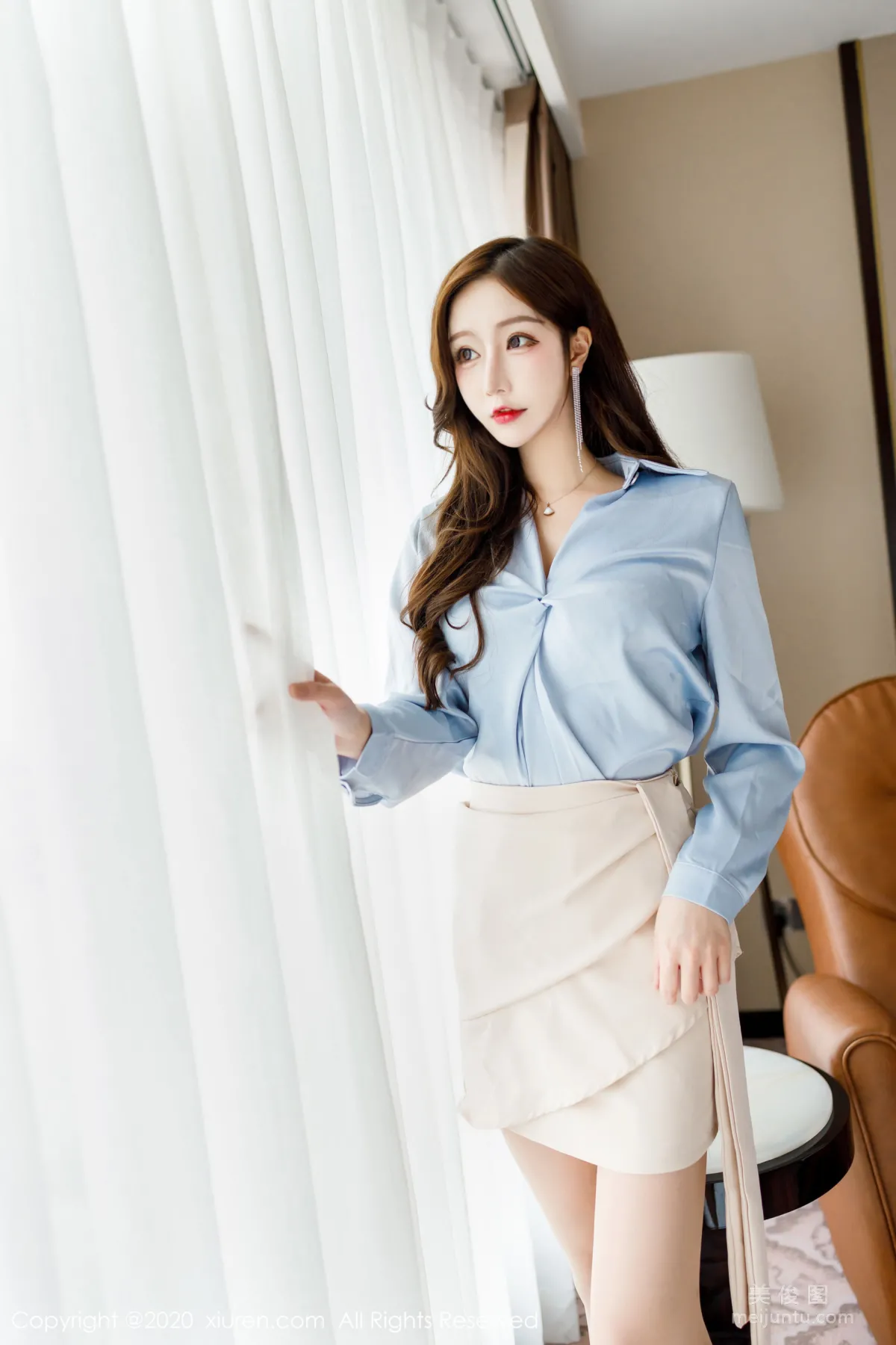 [秀人XiuRen] No.2212 LindaLinda 《粉色的吊裙與朦胧絲襪》 寫真集 17