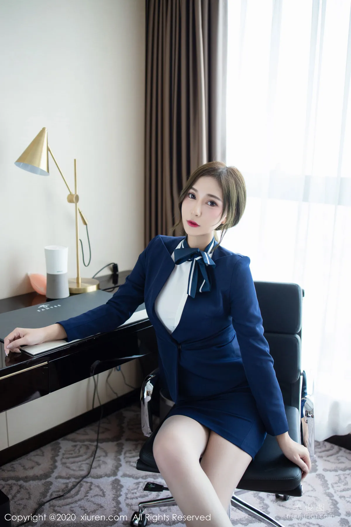 [秀人XiuRen] No.2221 Lavinia肉肉 《性感經典職場制服》 寫真集 19