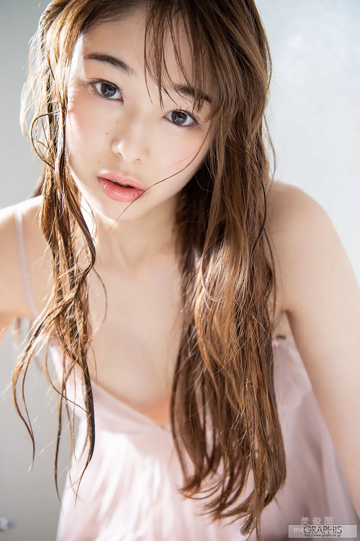 [Graphis] 每日一枚 Amin Niina 新名あみん 寫真集 9