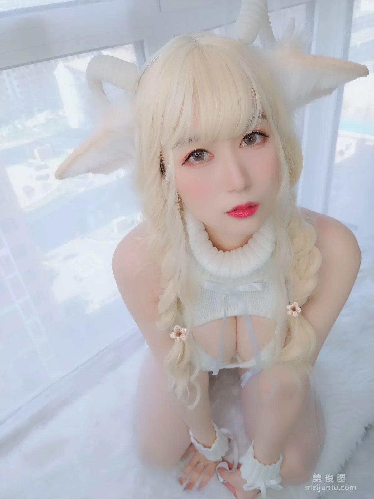 Coser小姐姐白銀 《小白羊》 寫真集 98