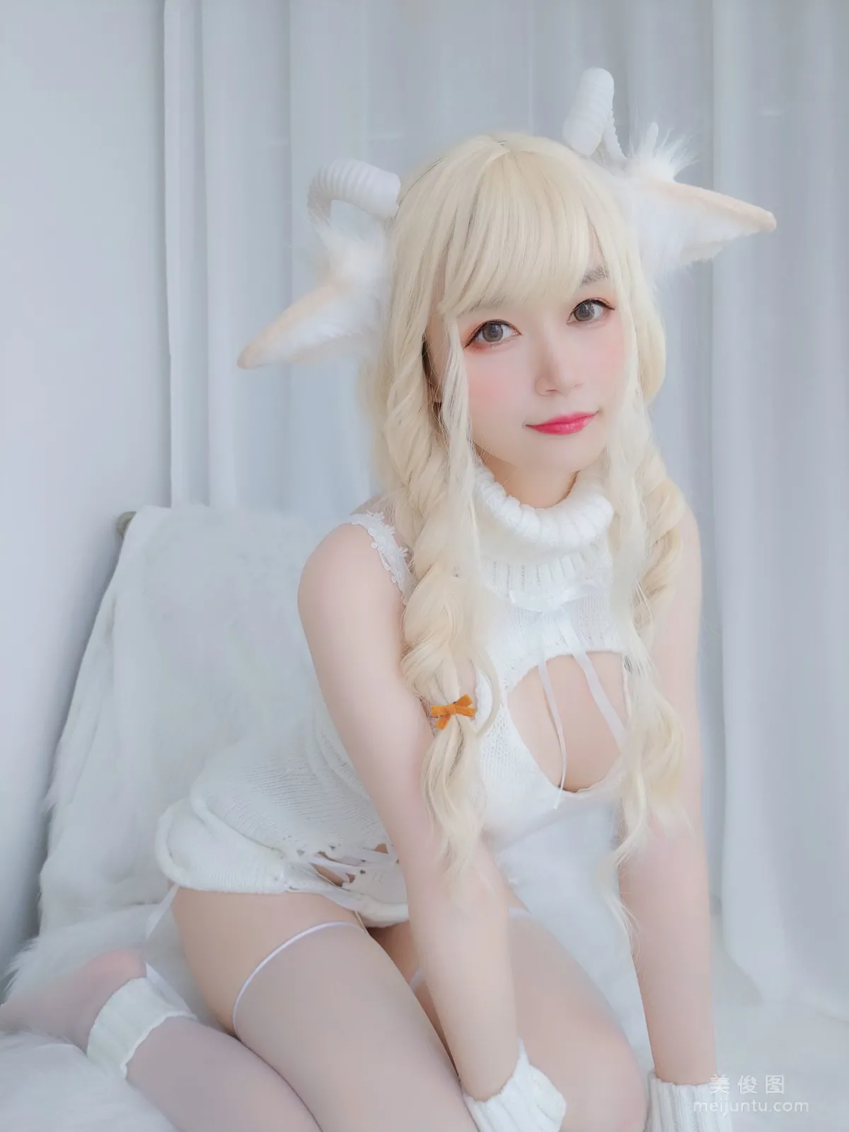 Coser小姐姐白銀 《小白羊》 寫真集 84