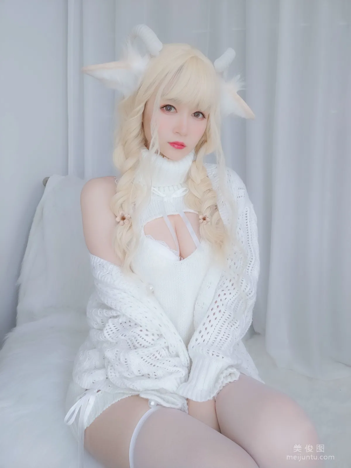 Coser小姐姐白銀 《小白羊》 寫真集 2